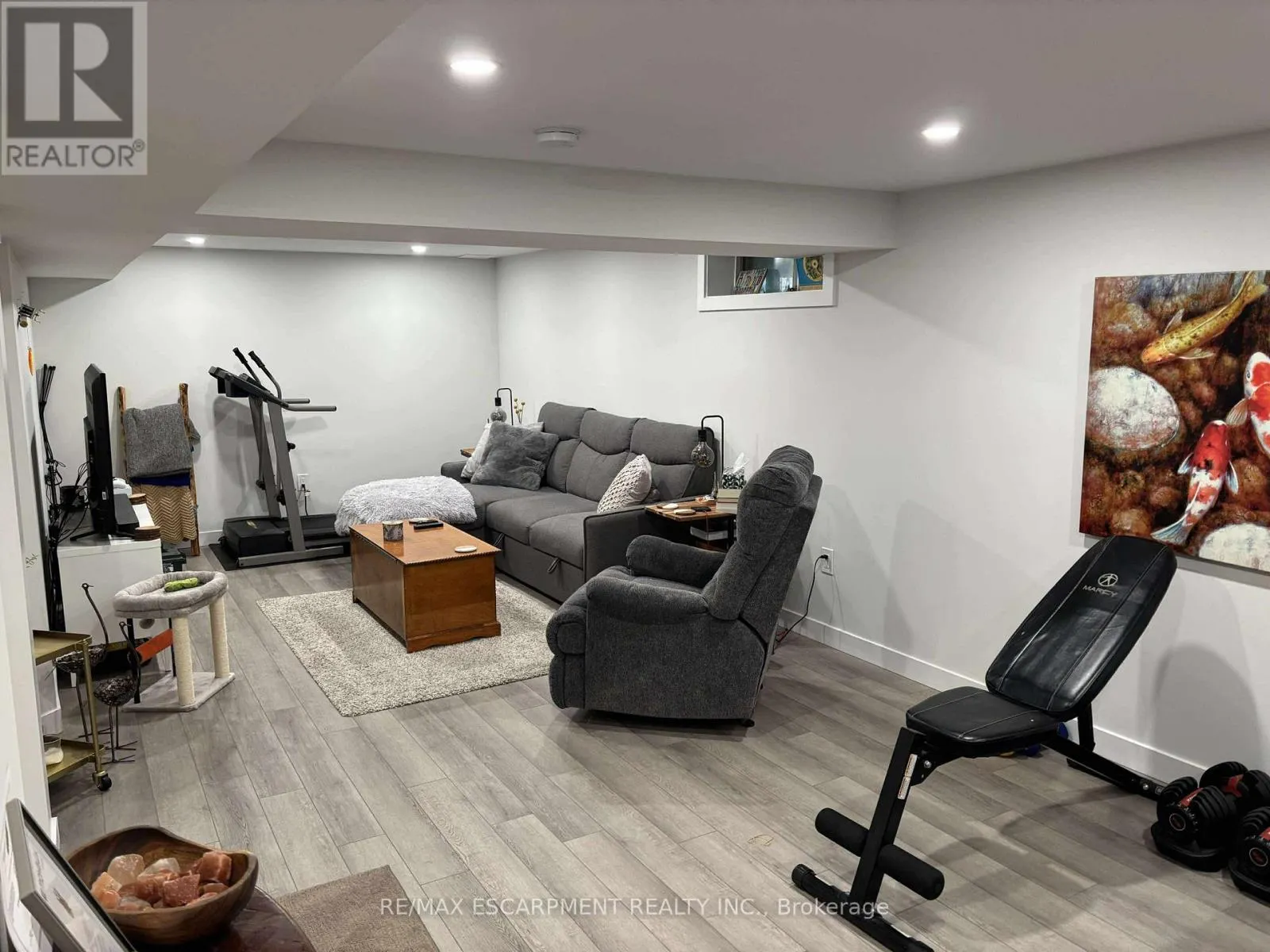 LOWER - 19 PAVAROTTI COURT
