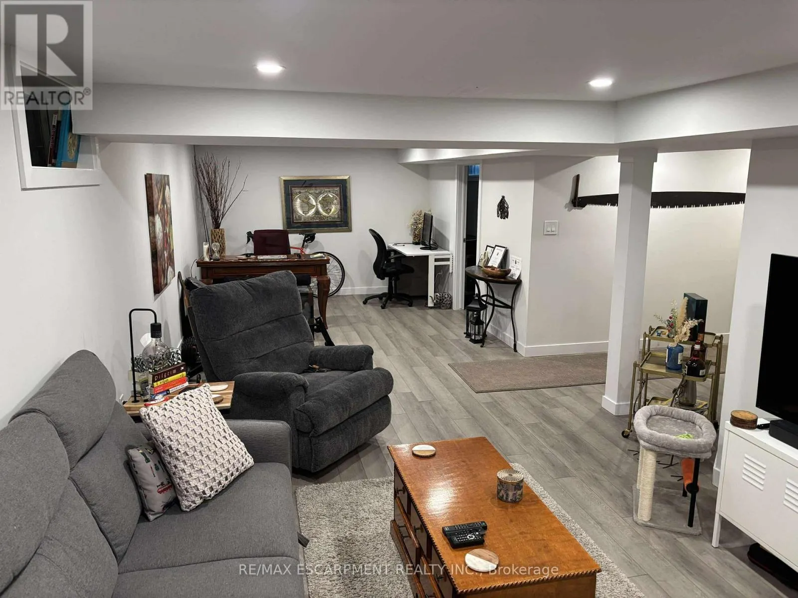 LOWER - 19 PAVAROTTI COURT