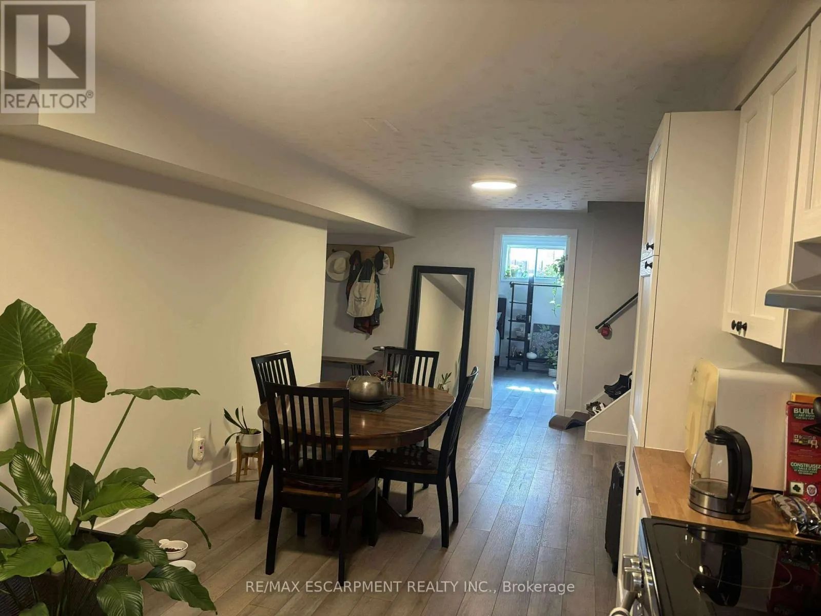 LOWER - 19 PAVAROTTI COURT