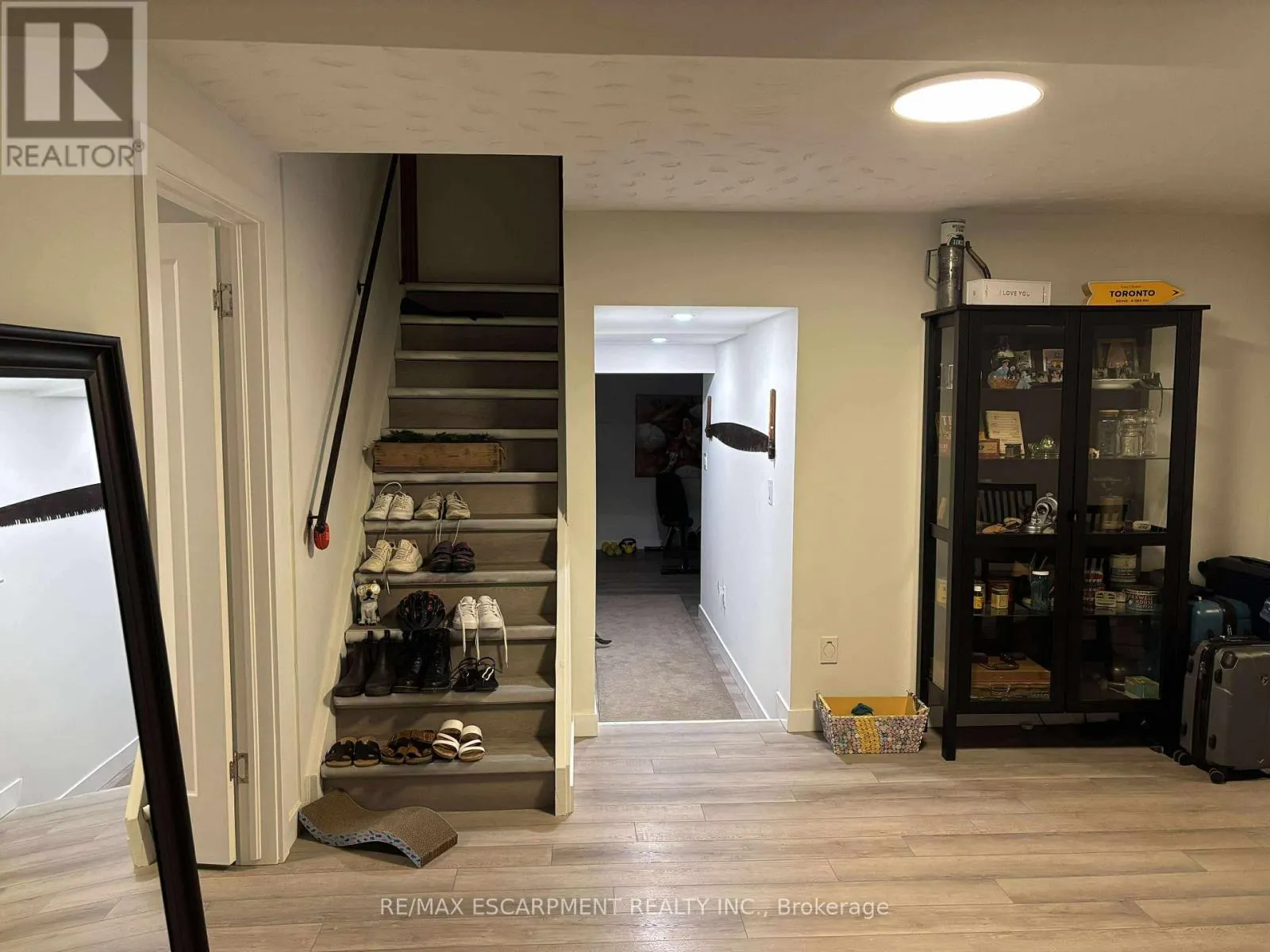 LOWER - 19 PAVAROTTI COURT