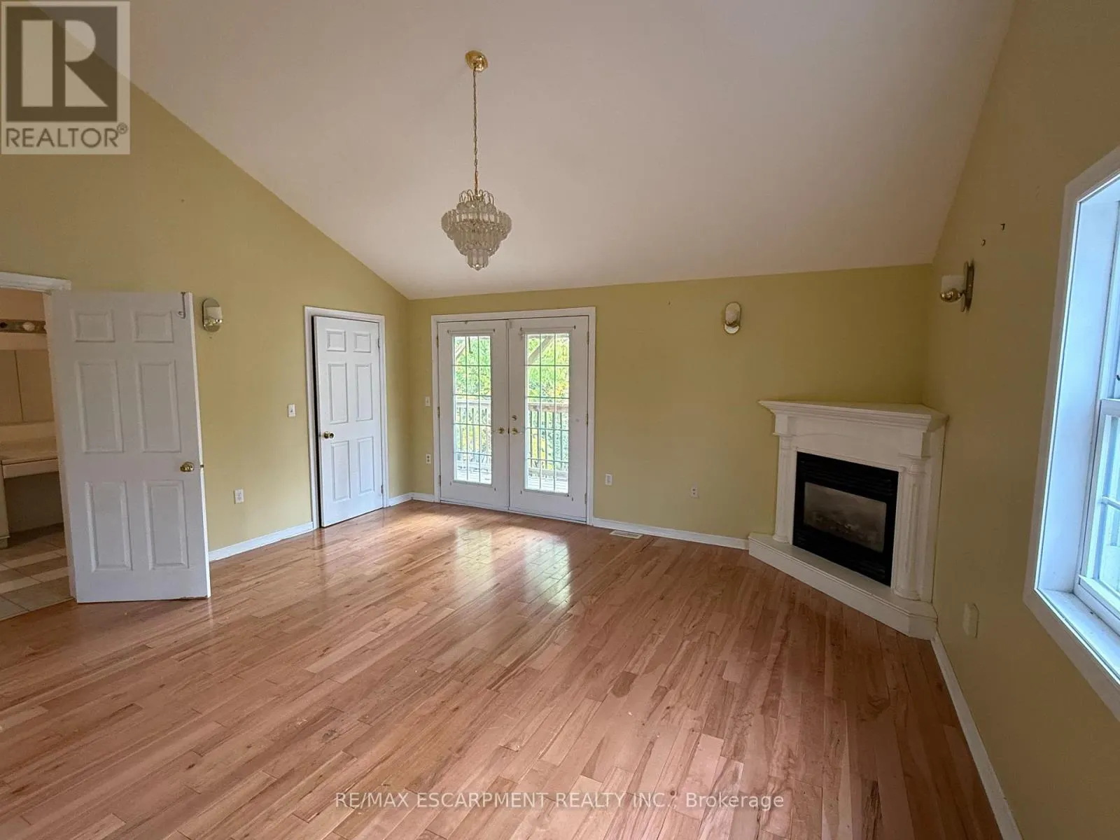 106 ABERDEEN AVENUE