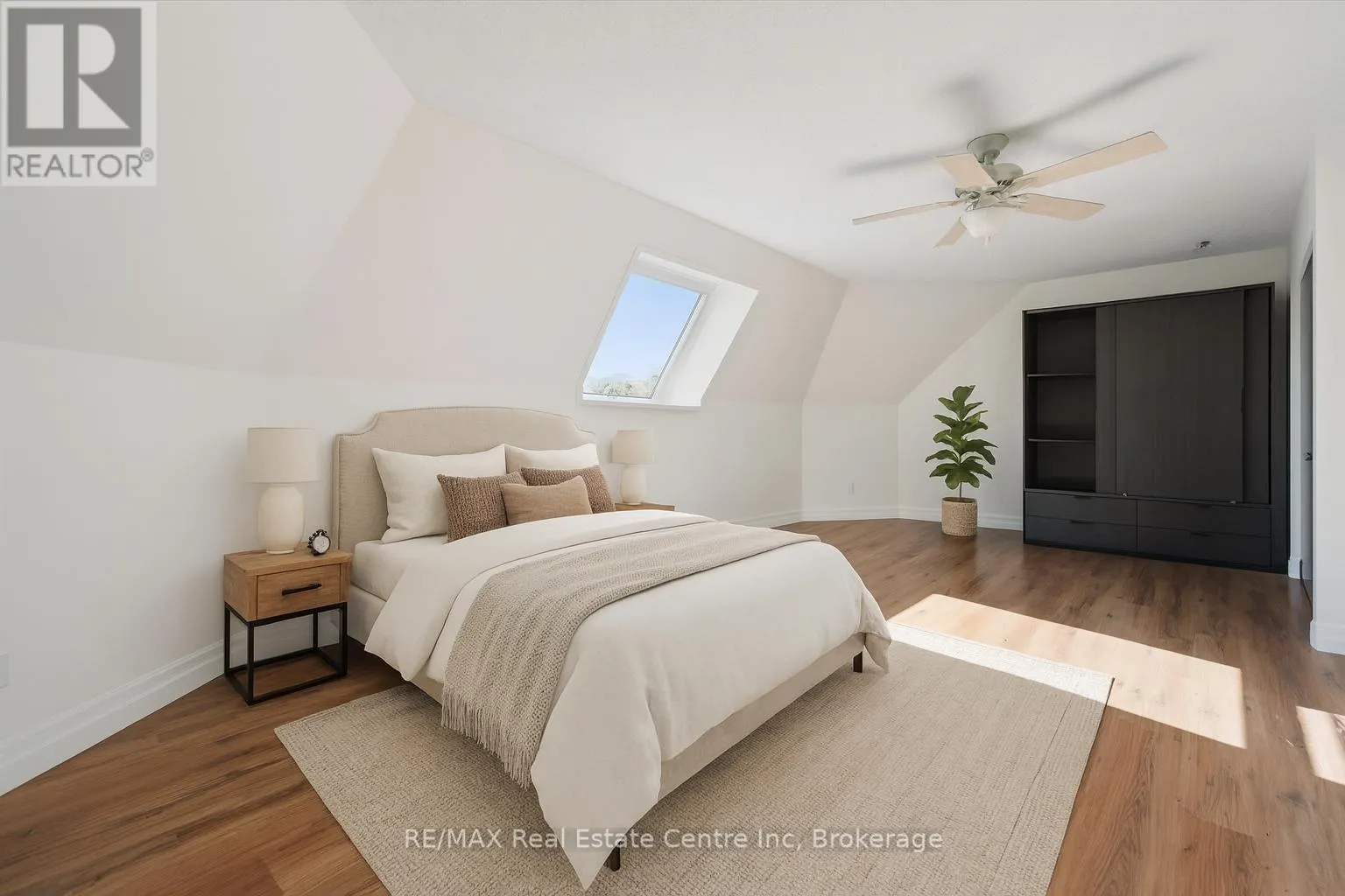 202 - 200 WOOLWICH STREET, #202