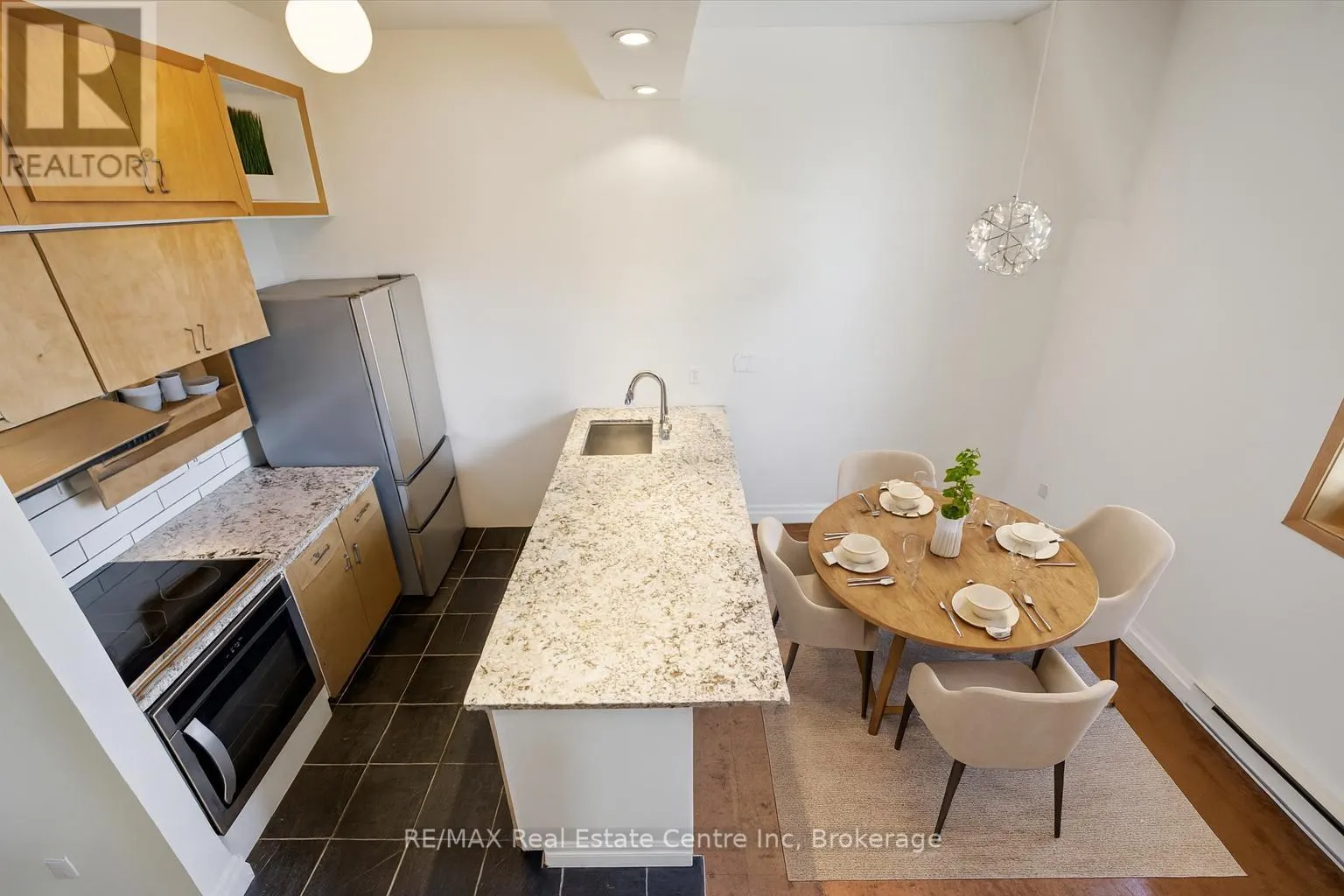 202 - 200 WOOLWICH STREET, #202