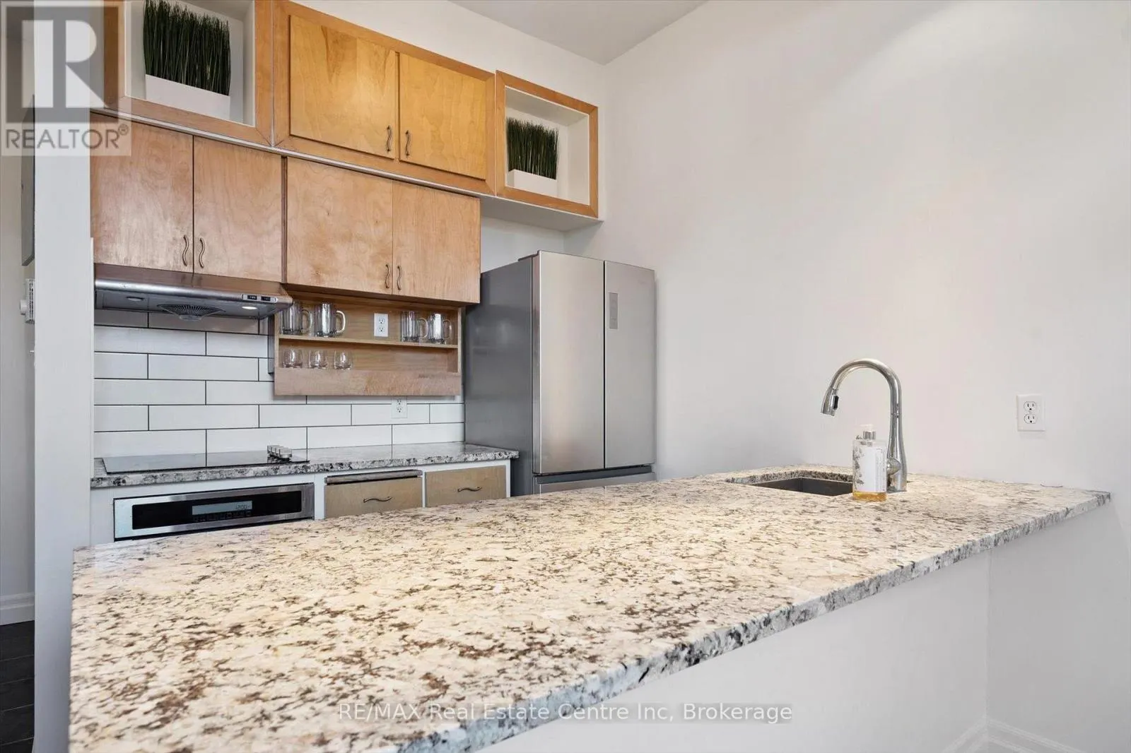 202 - 200 WOOLWICH STREET, #202
