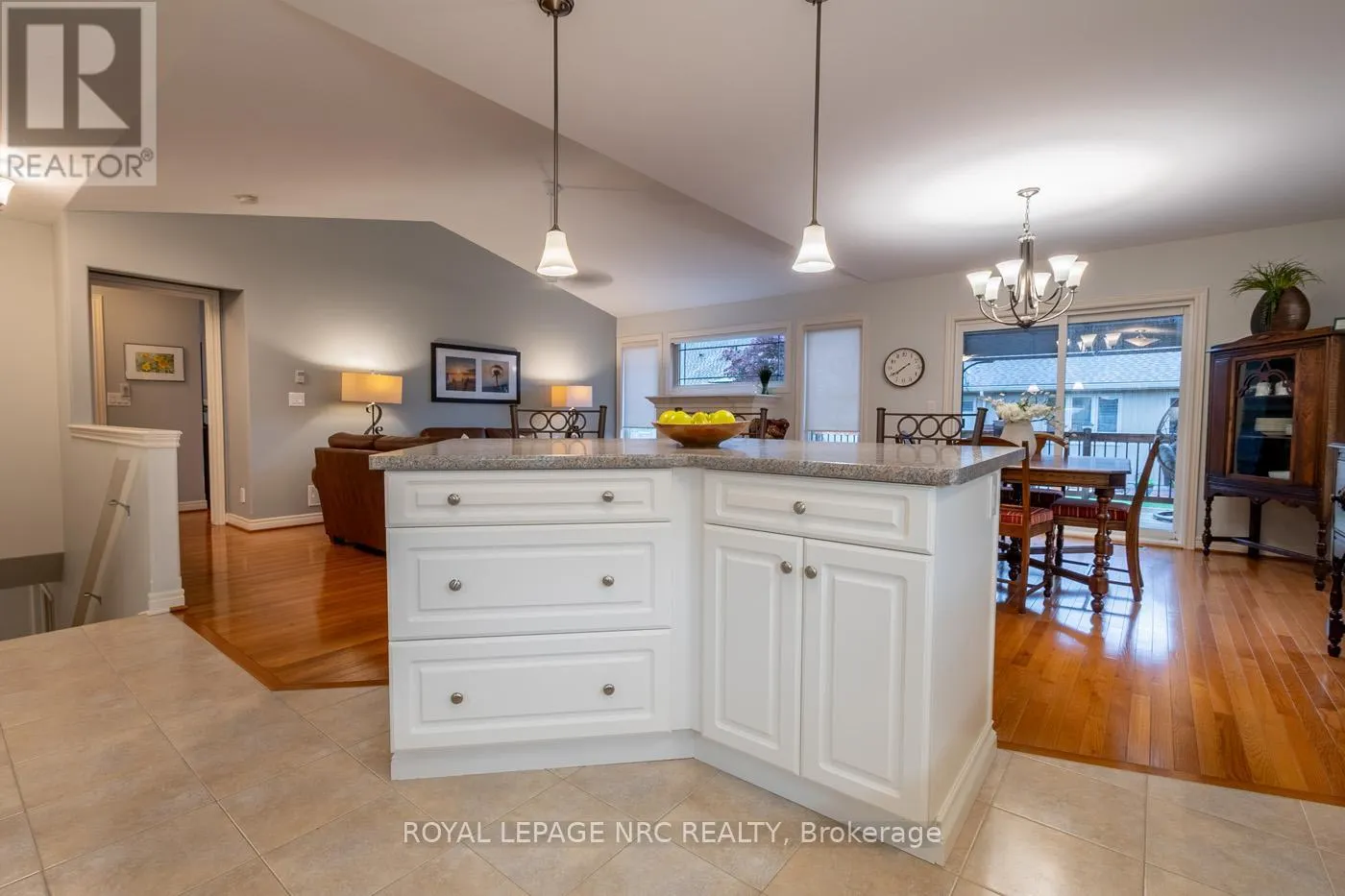 31 - 70 ELMWOOD AVENUE, #31