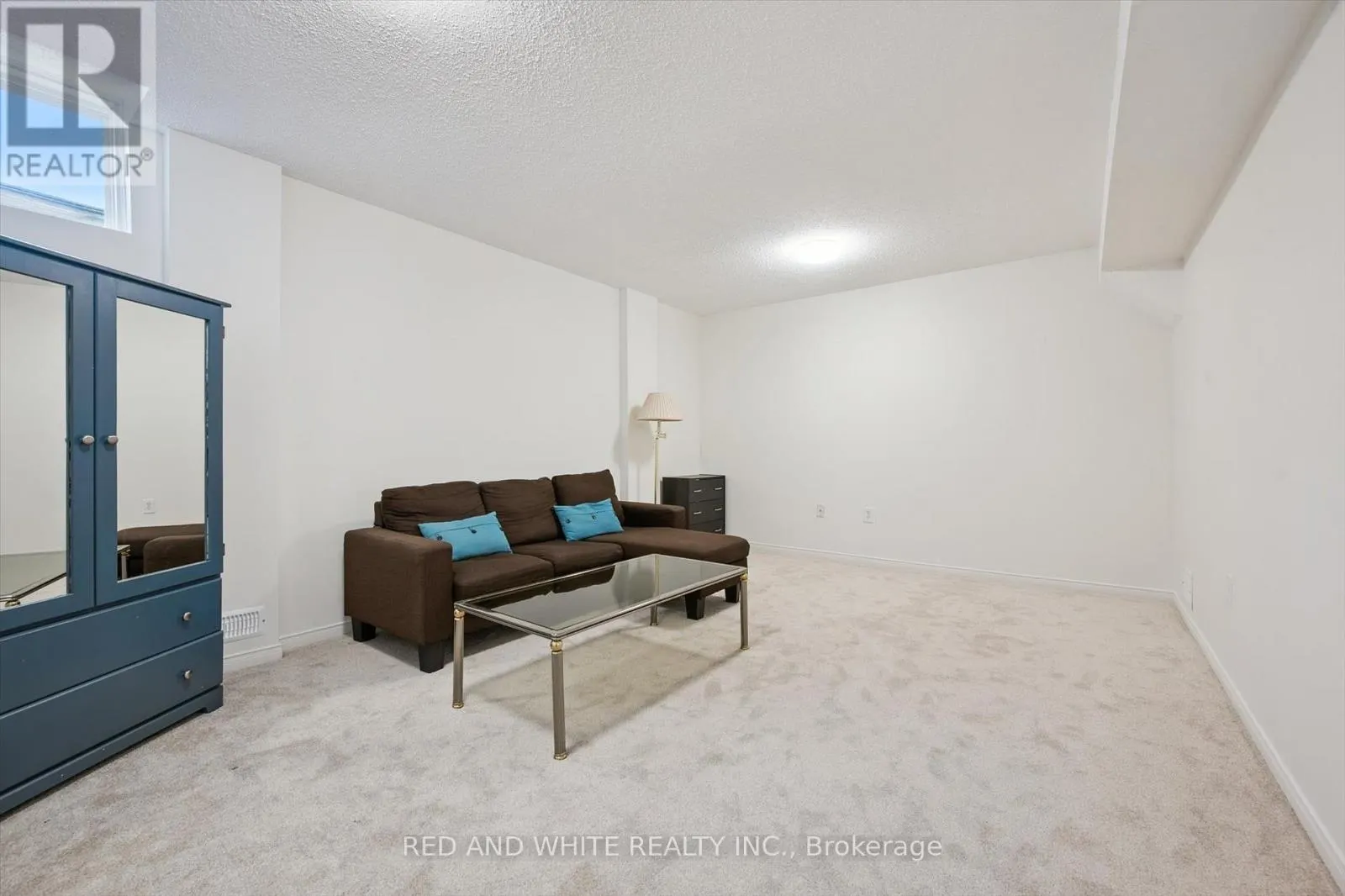 3 - 151 CLAIRFIELDS DRIVE E