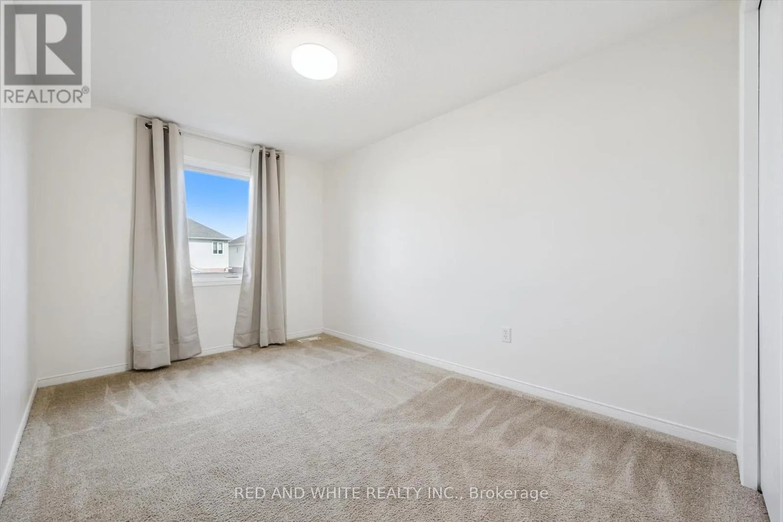 3 - 151 CLAIRFIELDS DRIVE E
