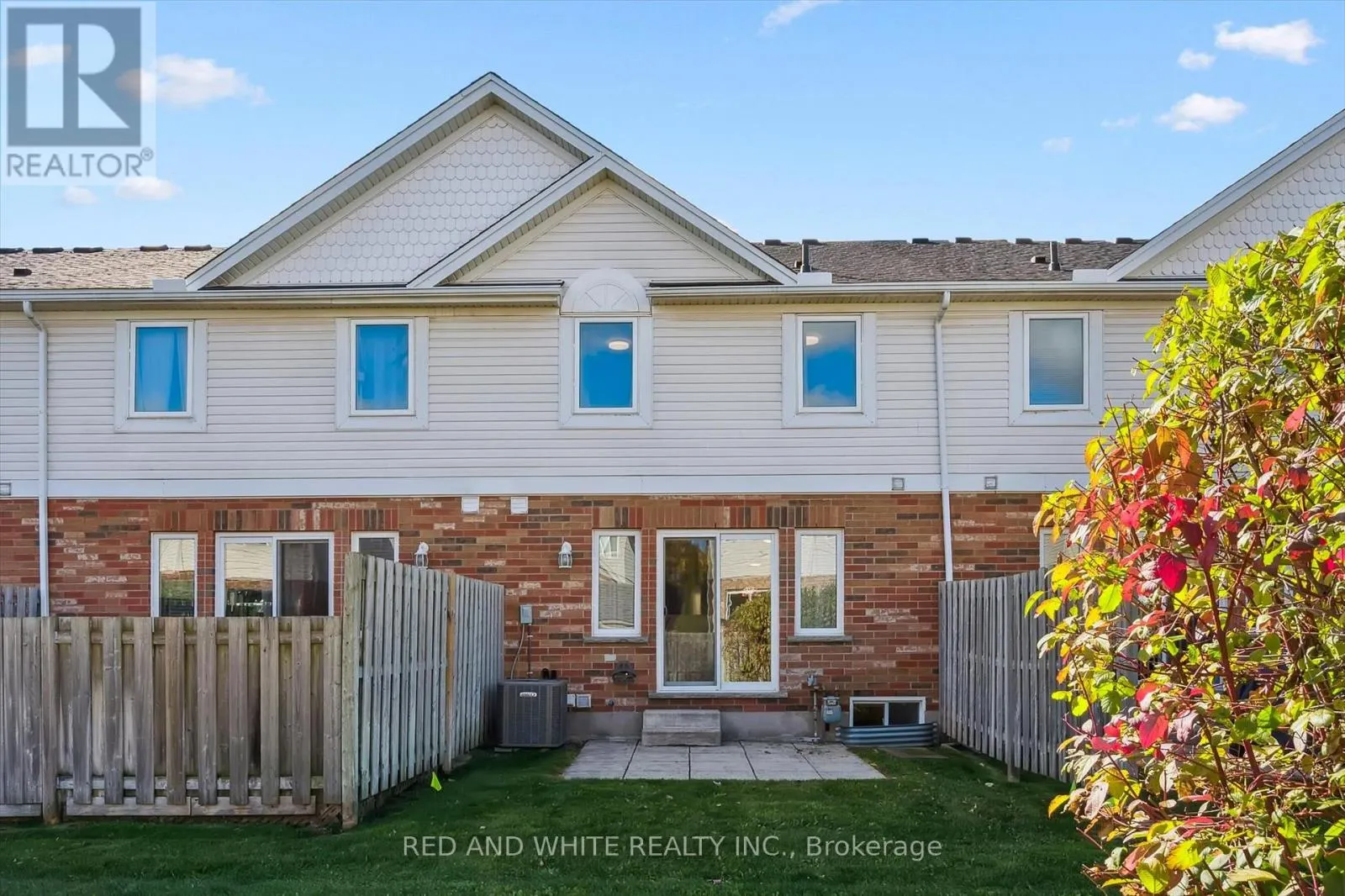 3 - 151 CLAIRFIELDS DRIVE E