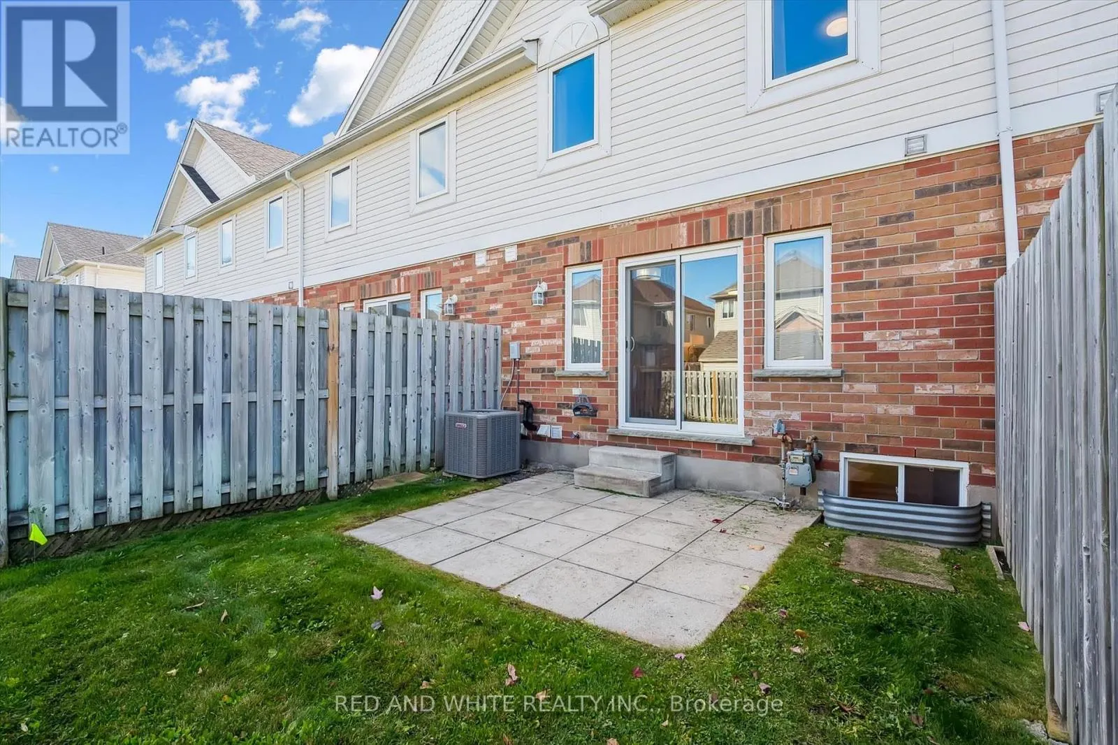 3 - 151 CLAIRFIELDS DRIVE E