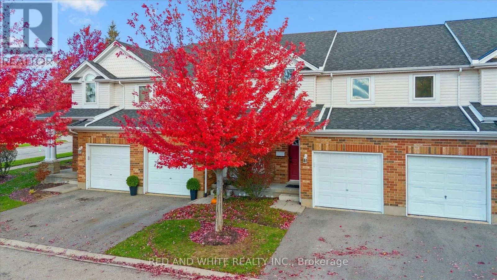 3 - 151 CLAIRFIELDS DRIVE E