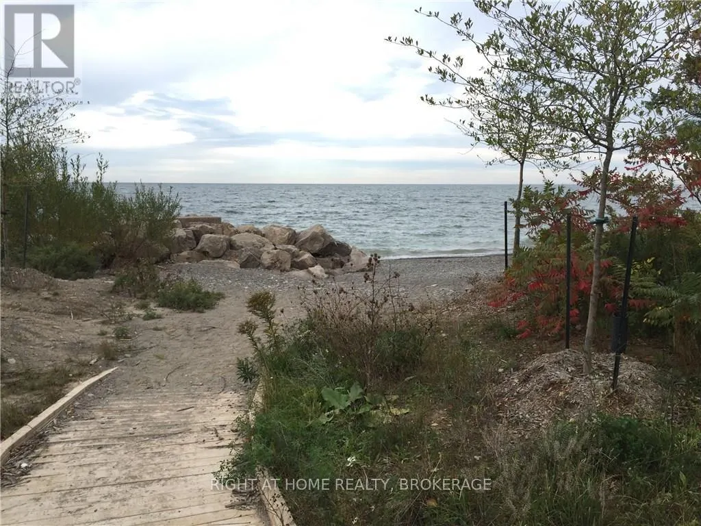 71 SOUTHSHORE CRESCENT