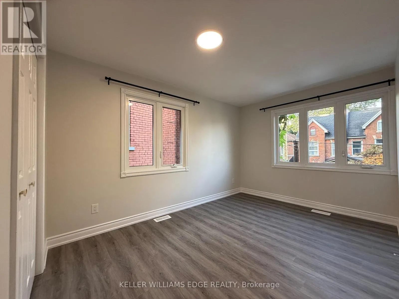 UPPER LEVEL: 87 PETER STREET
