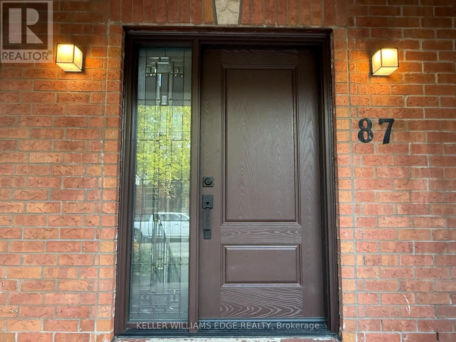 UPPER LEVEL: 87 PETER STREET