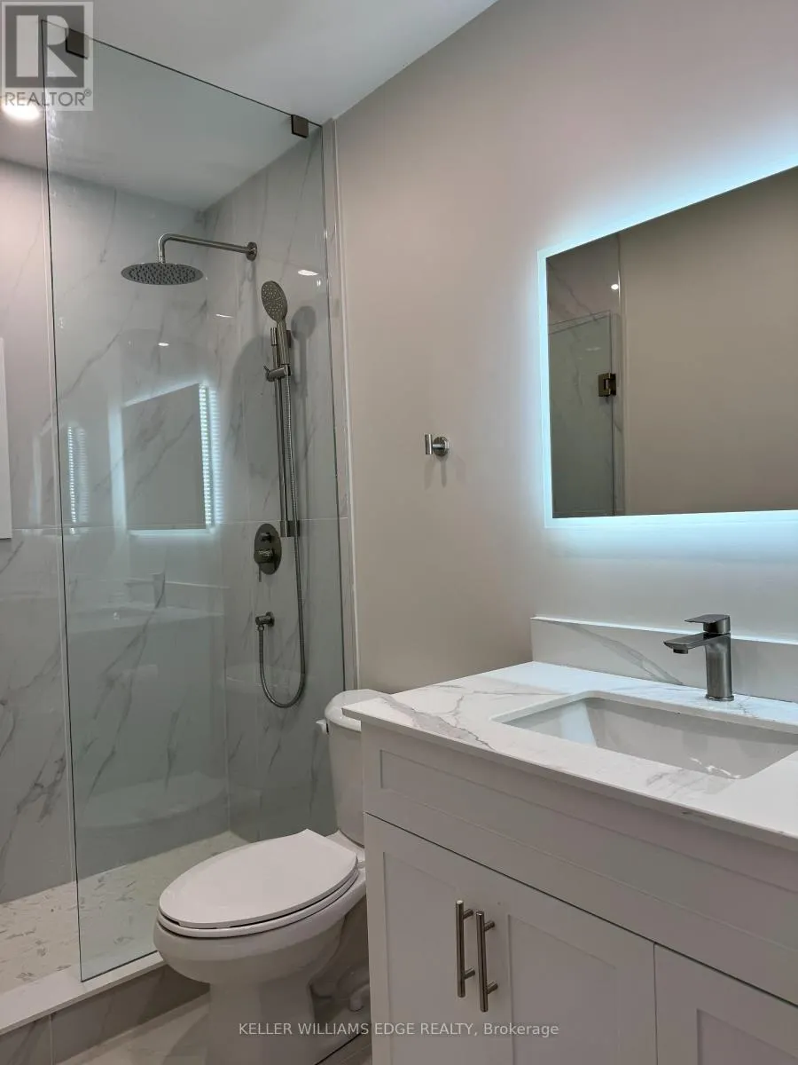 UPPER LEVEL: 87 PETER STREET