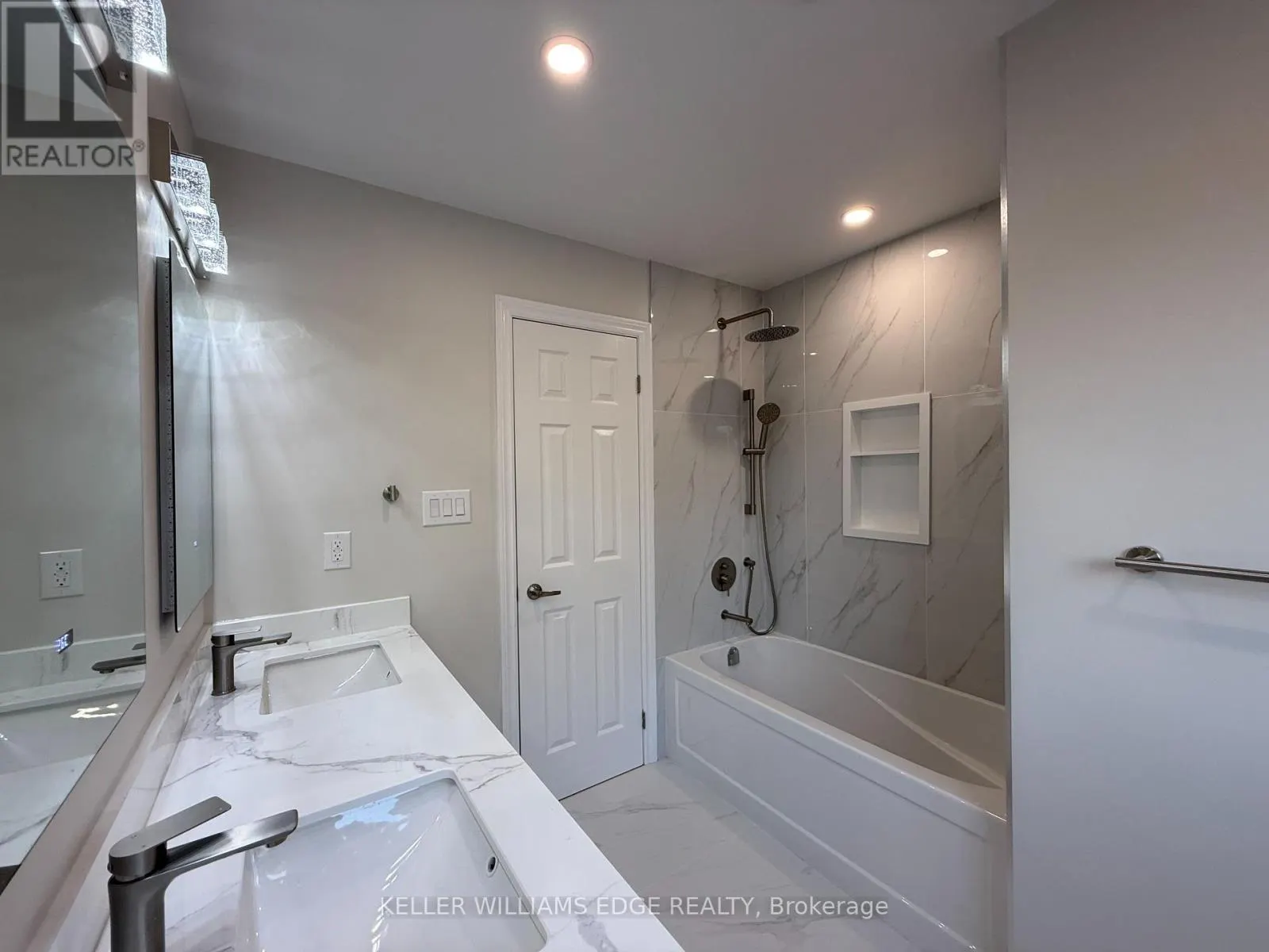 UPPER LEVEL: 87 PETER STREET