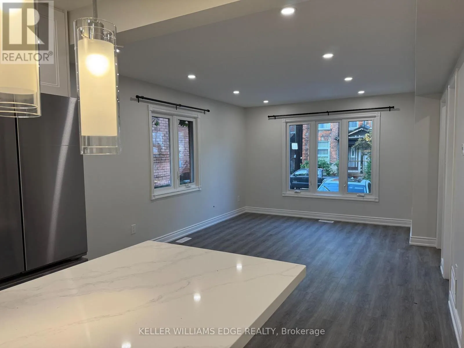 UPPER LEVEL: 87 PETER STREET