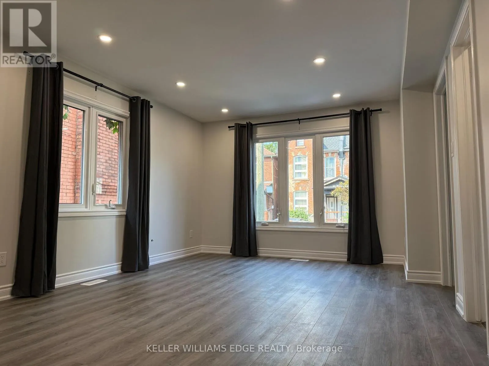 UPPER LEVEL: 87 PETER STREET