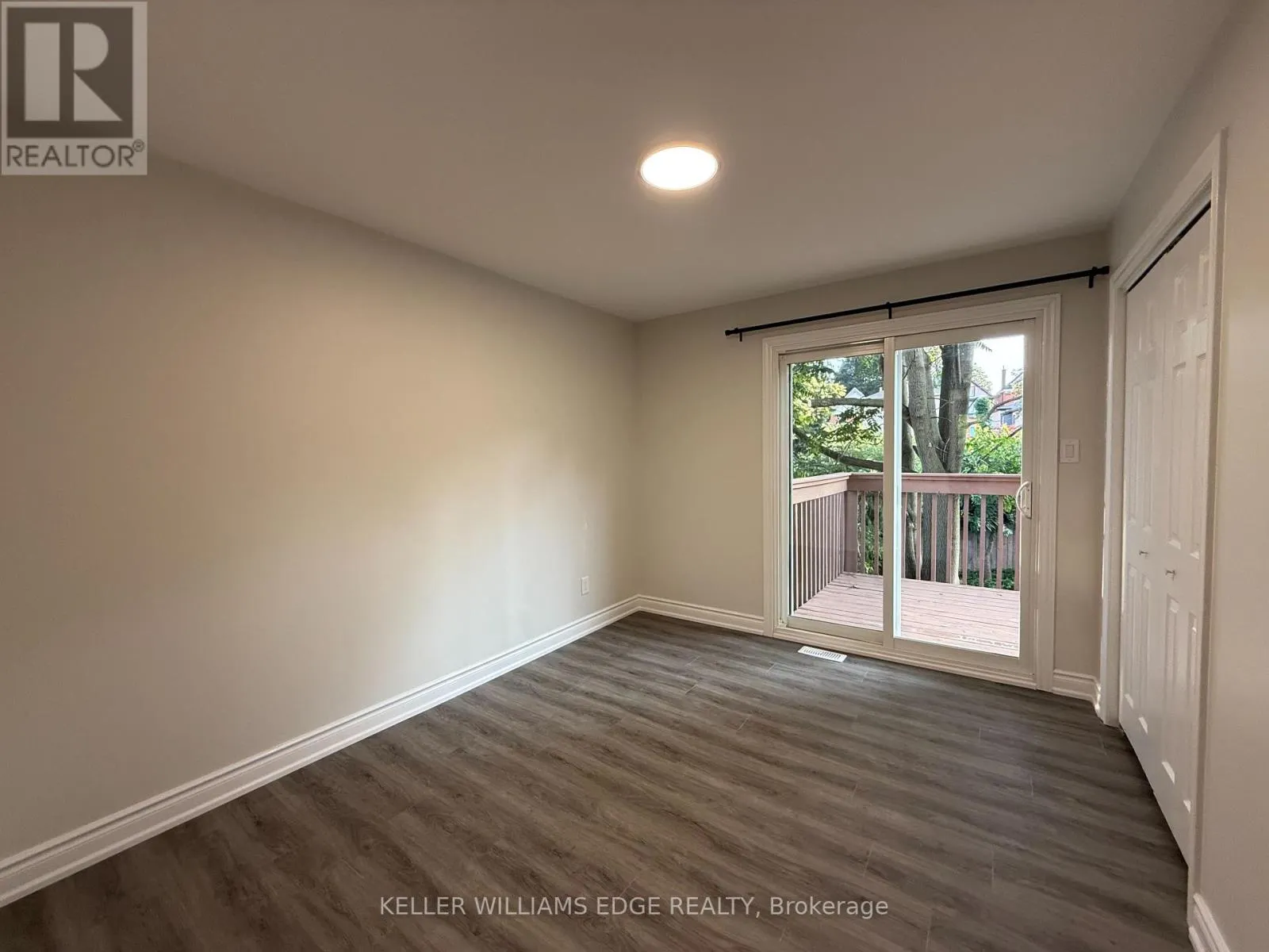 UPPER LEVEL: 87 PETER STREET