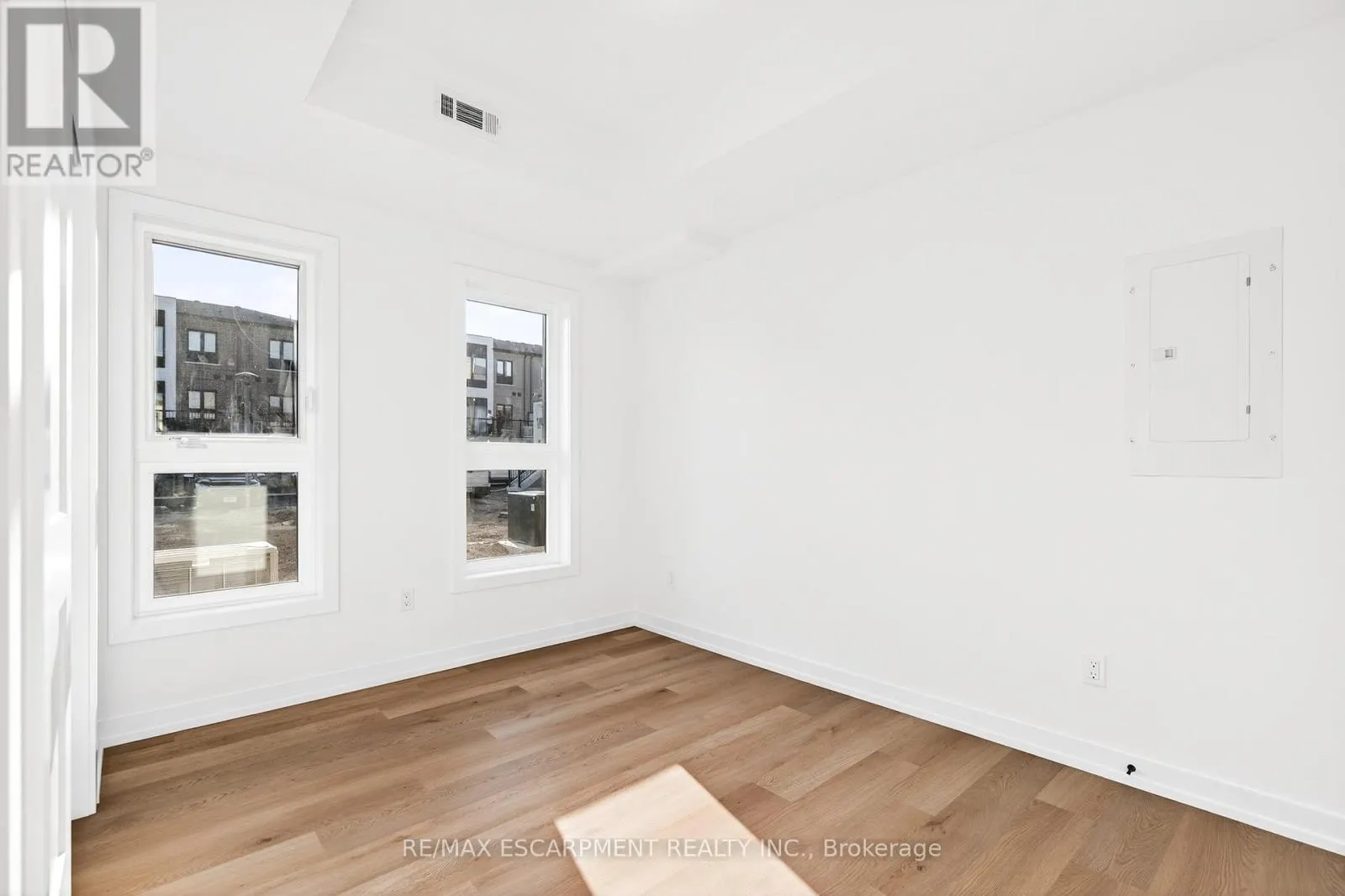 32 - 70 KENESKY DRIVE