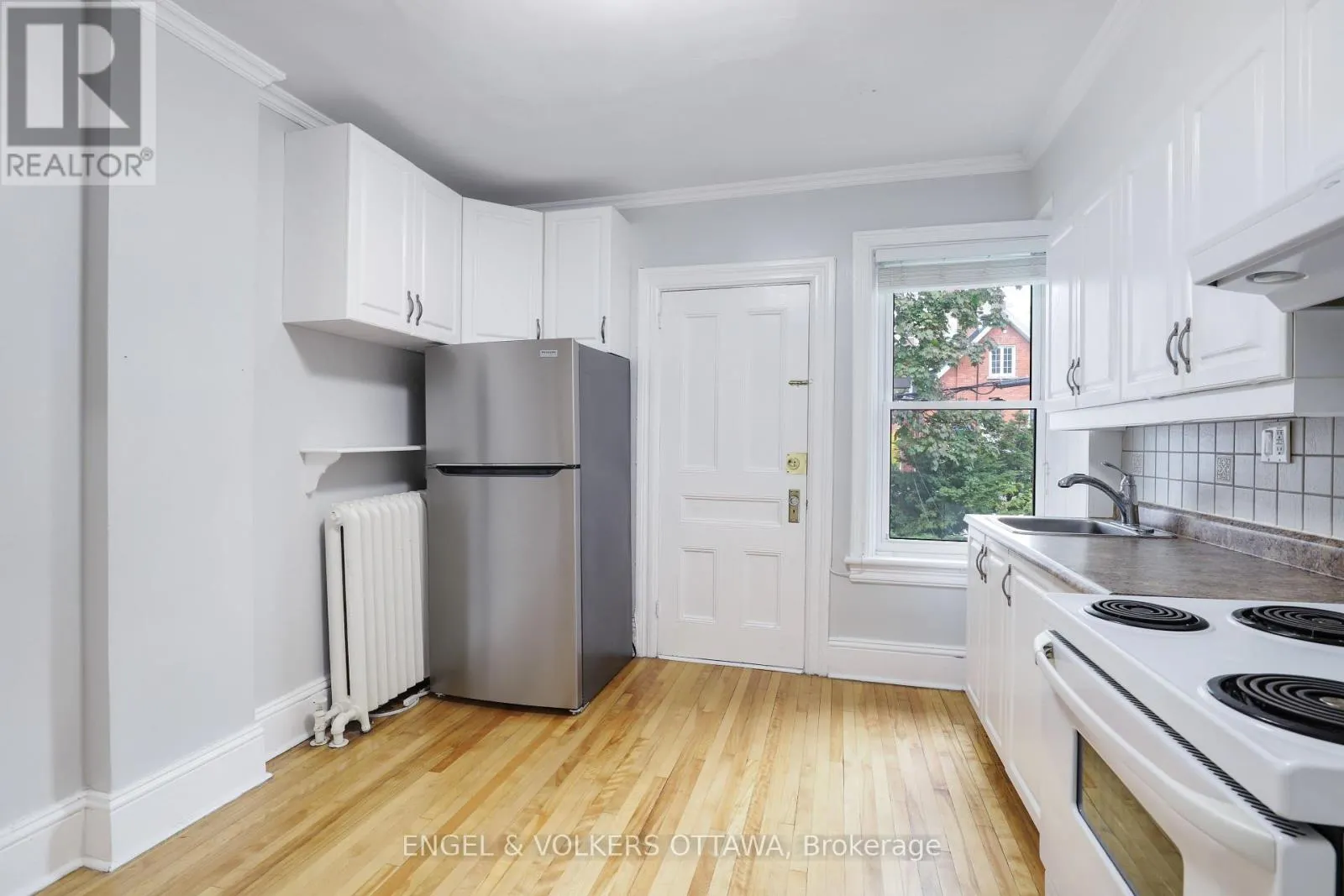 2 - 29 ARGYLE AVENUE