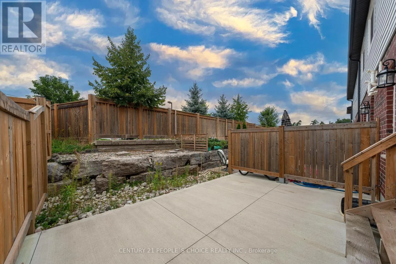 155 ROCHEFORT STREET