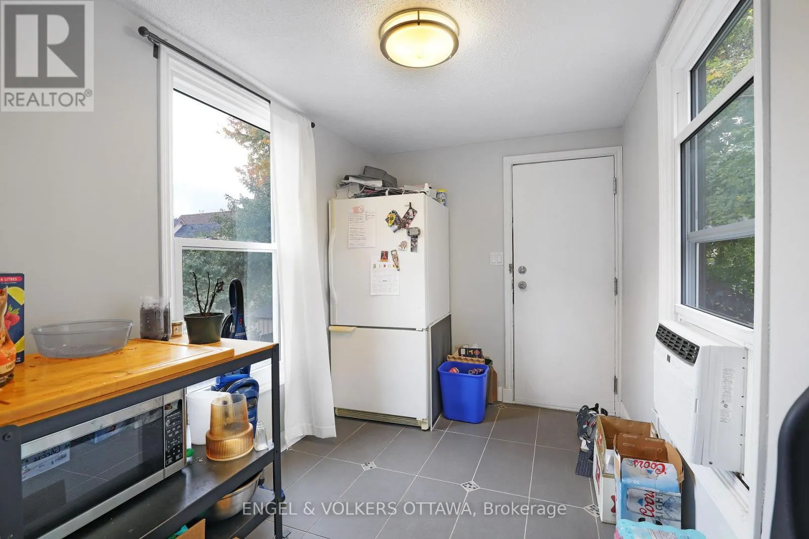 2 - 491 MCLEOD STREET