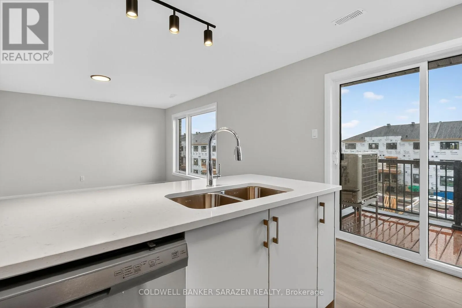 19 - 801 GLENROY GILBERT DRIVE