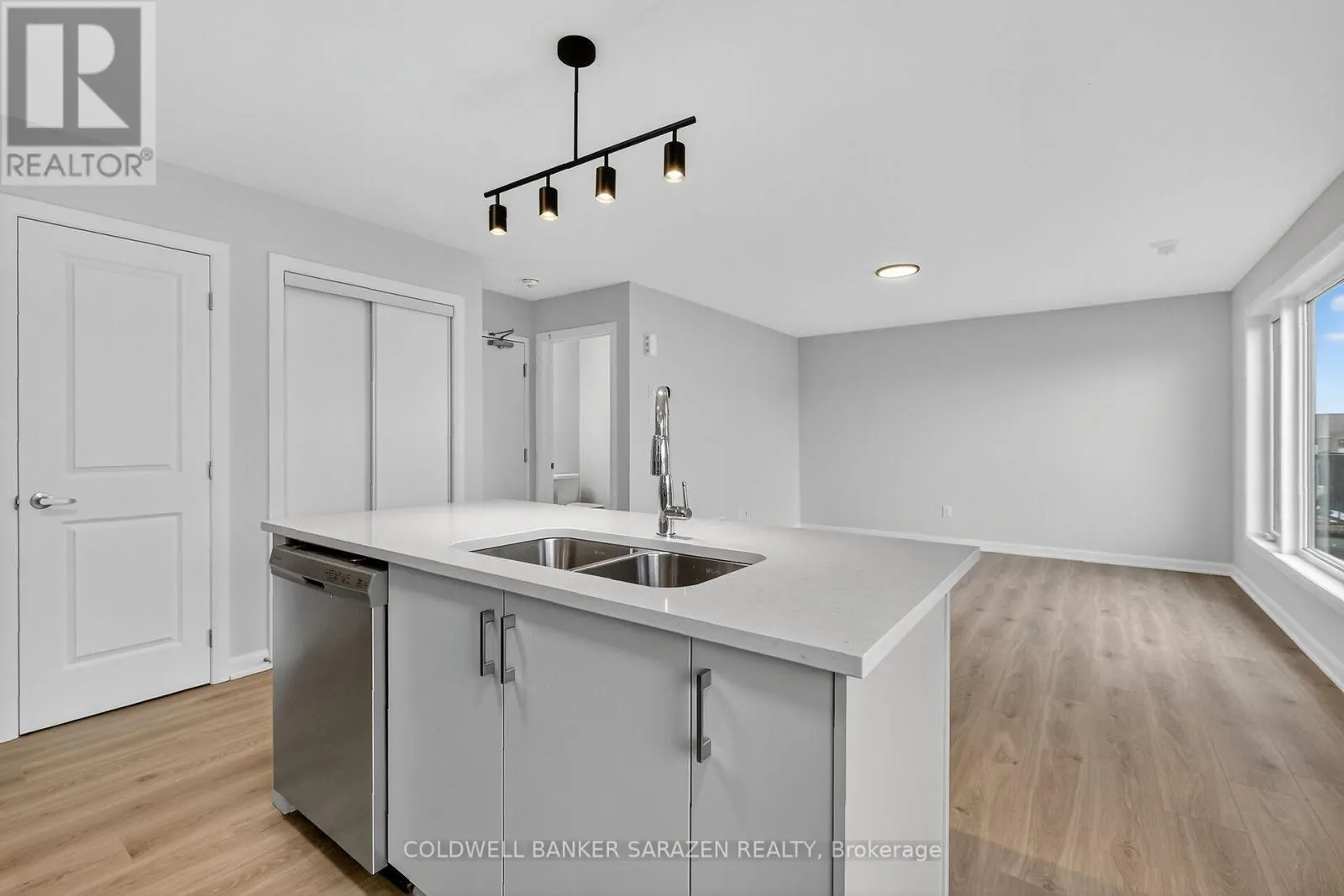 19 - 801 GLENROY GILBERT DRIVE