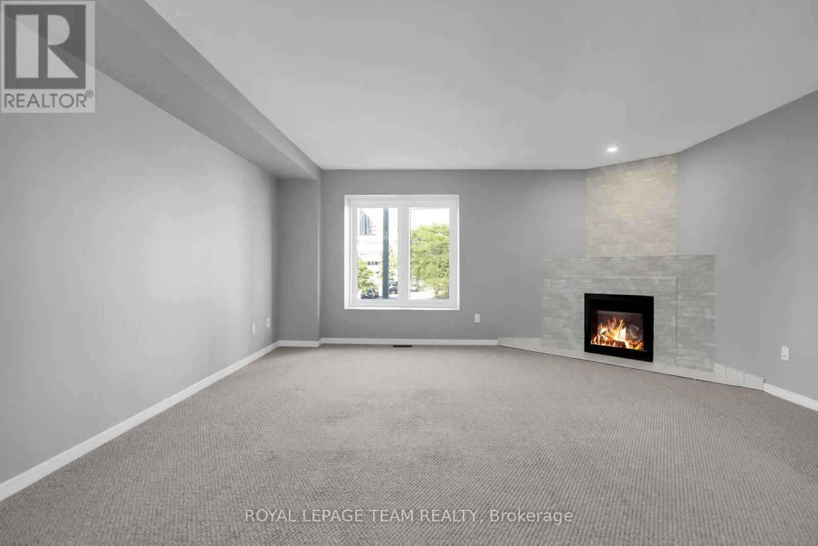 89 THORNBURY CRESCENT
