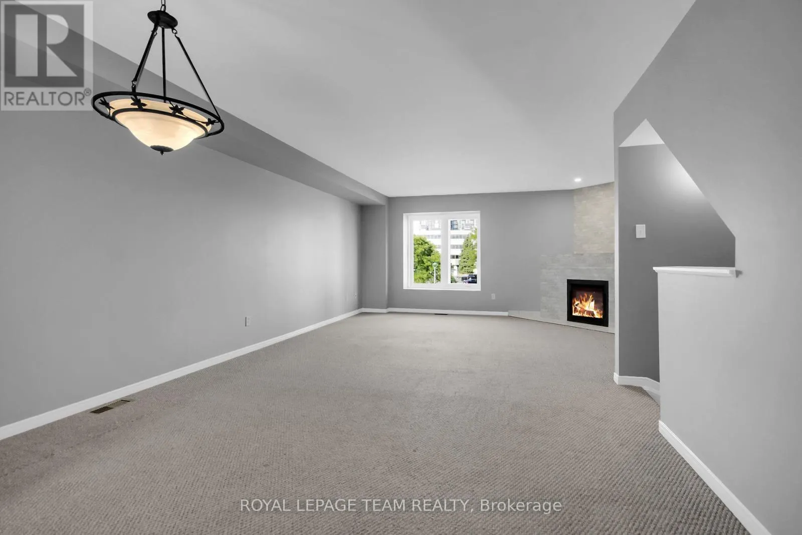 89 THORNBURY CRESCENT