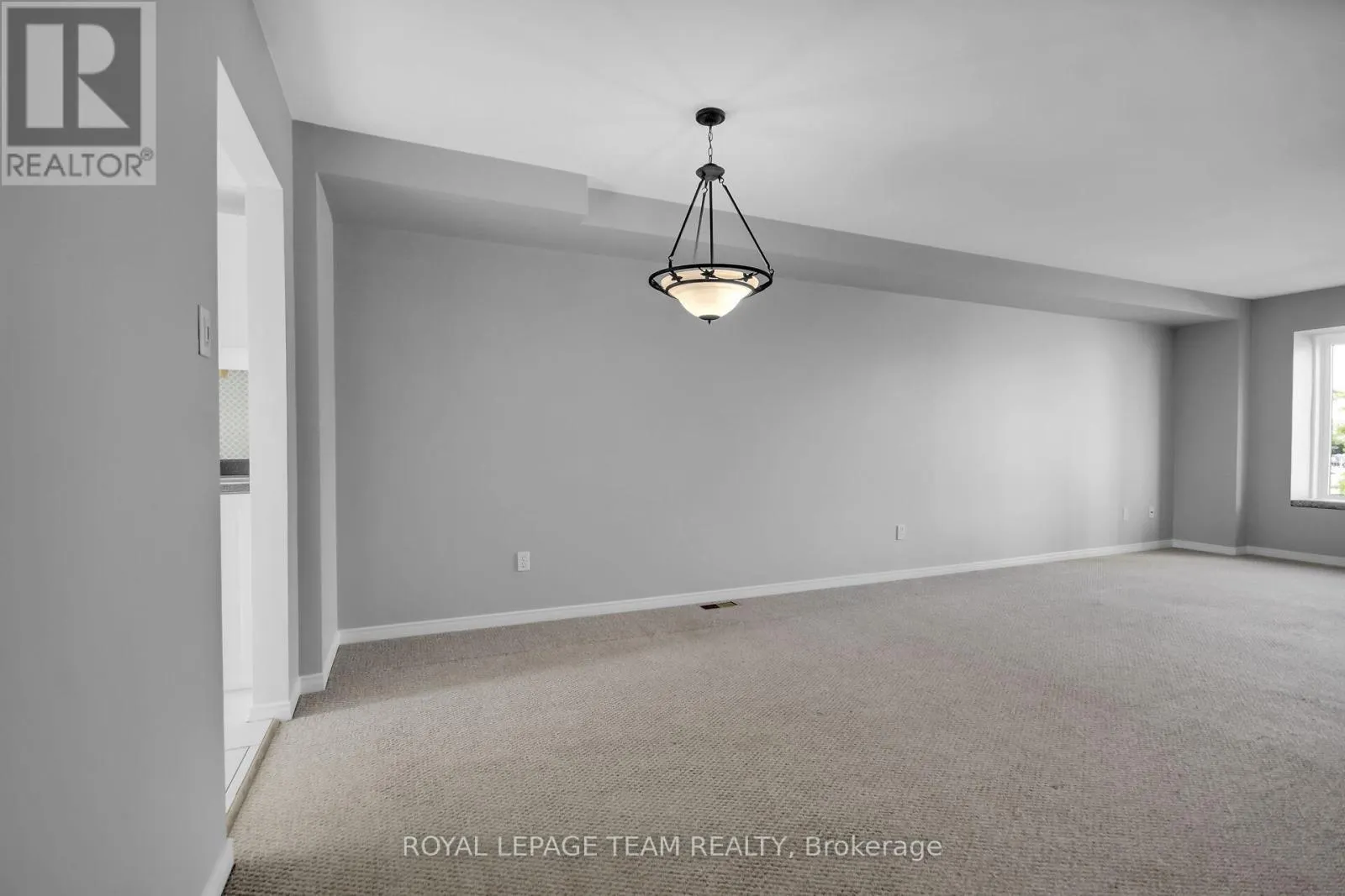 89 THORNBURY CRESCENT