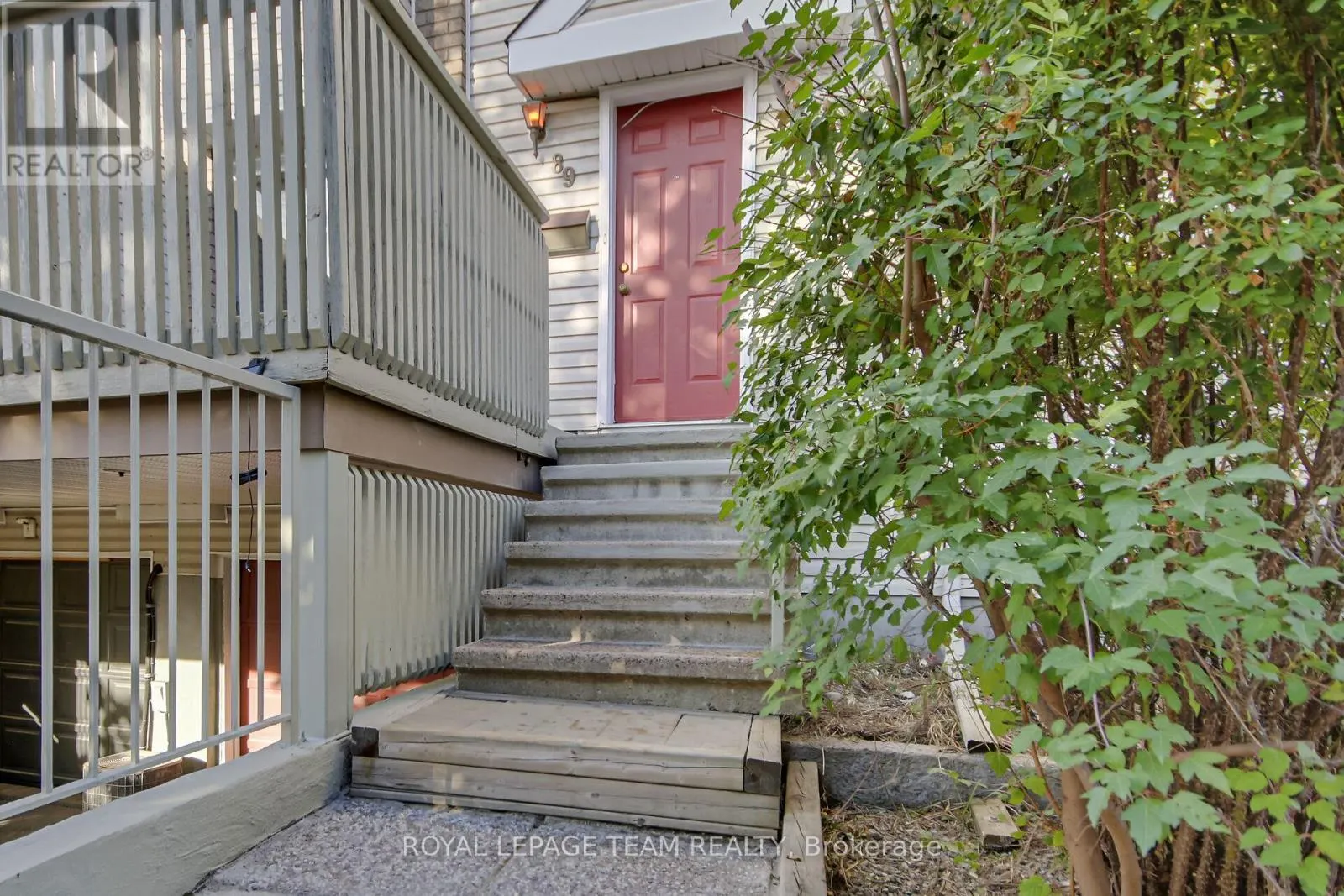 89 THORNBURY CRESCENT
