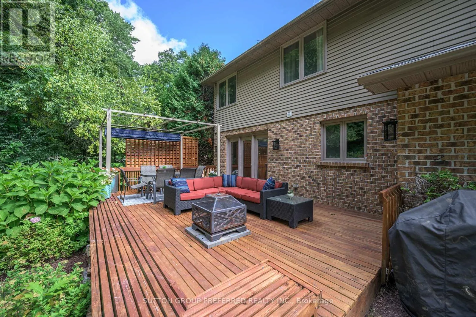 22 MAPLETON PLACE