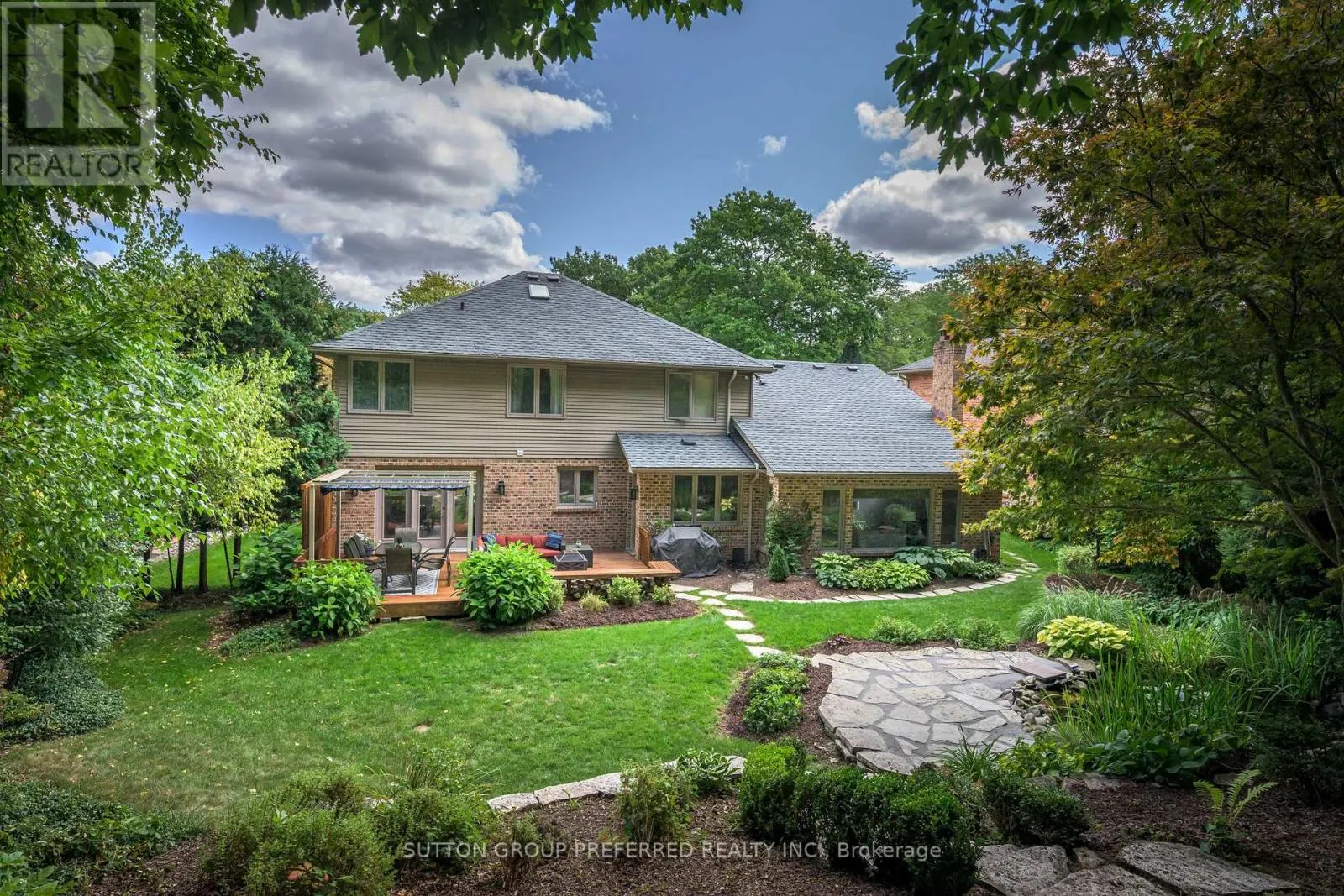 22 MAPLETON PLACE