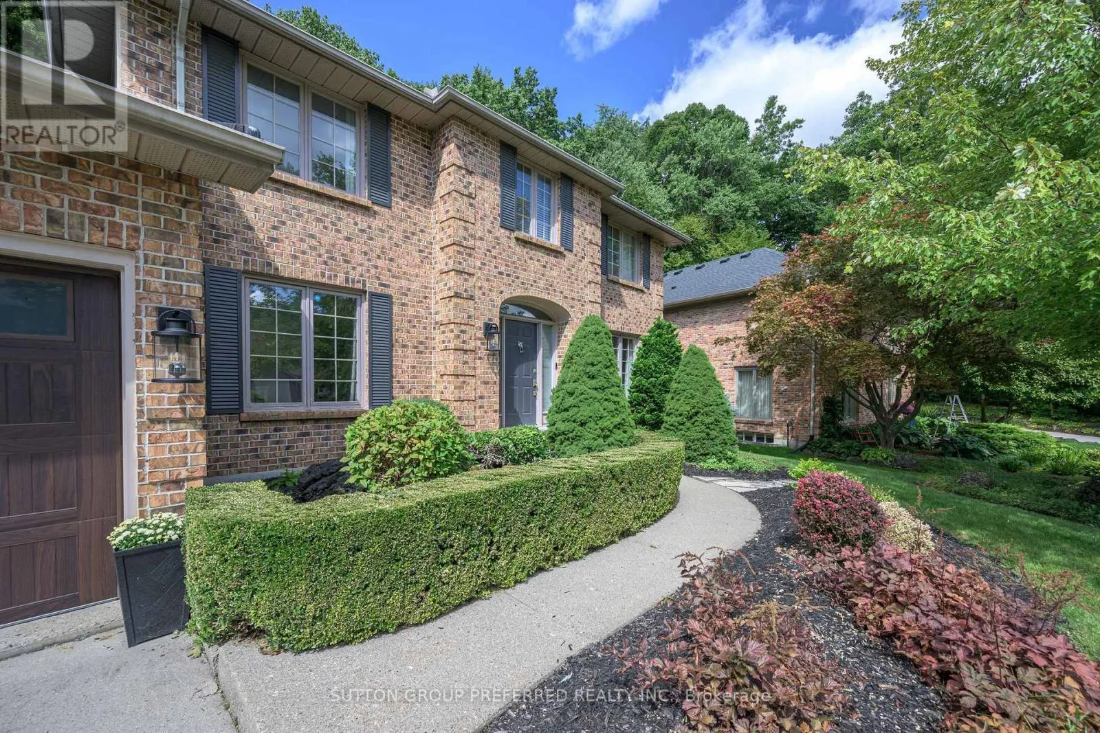 22 MAPLETON PLACE