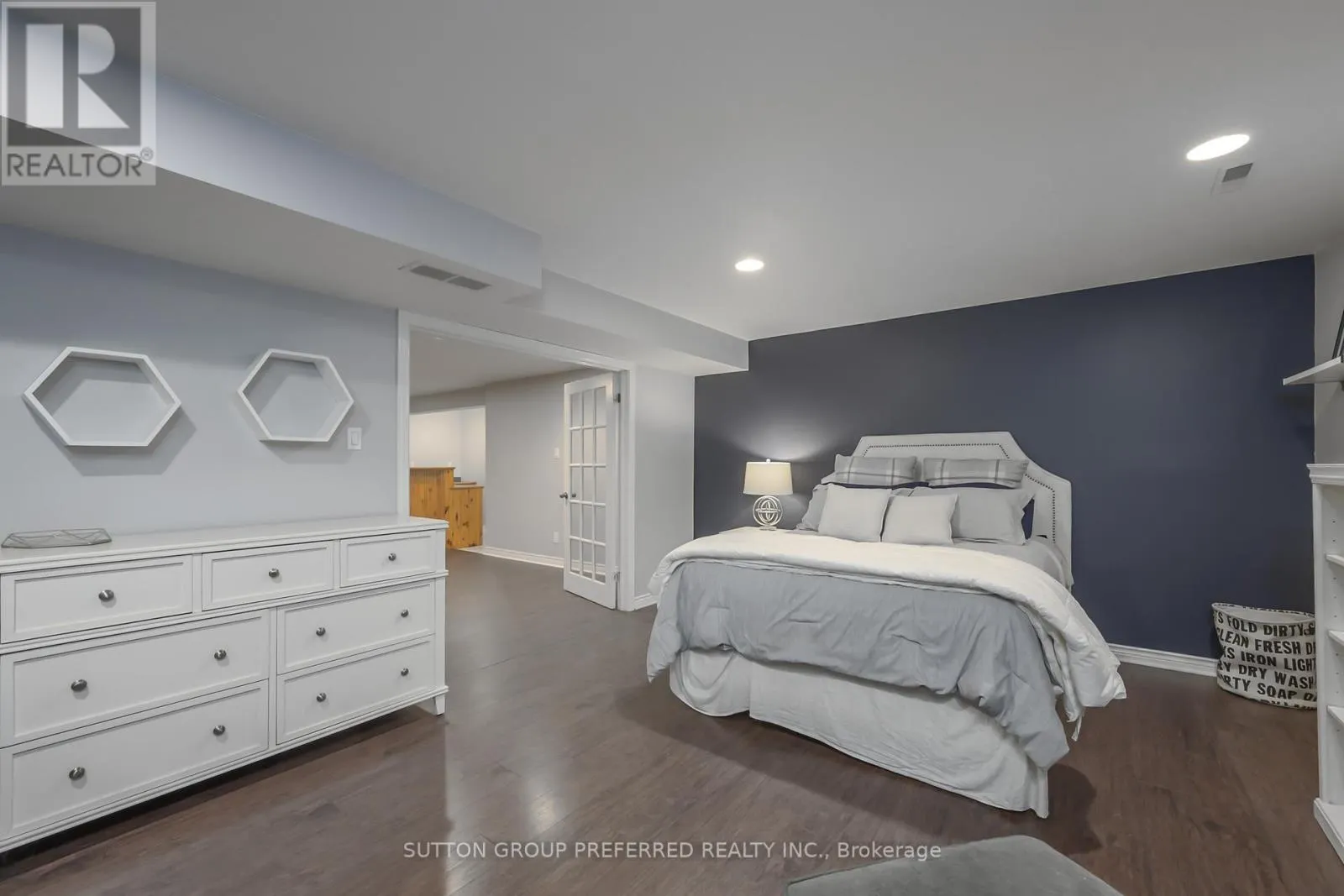 22 MAPLETON PLACE