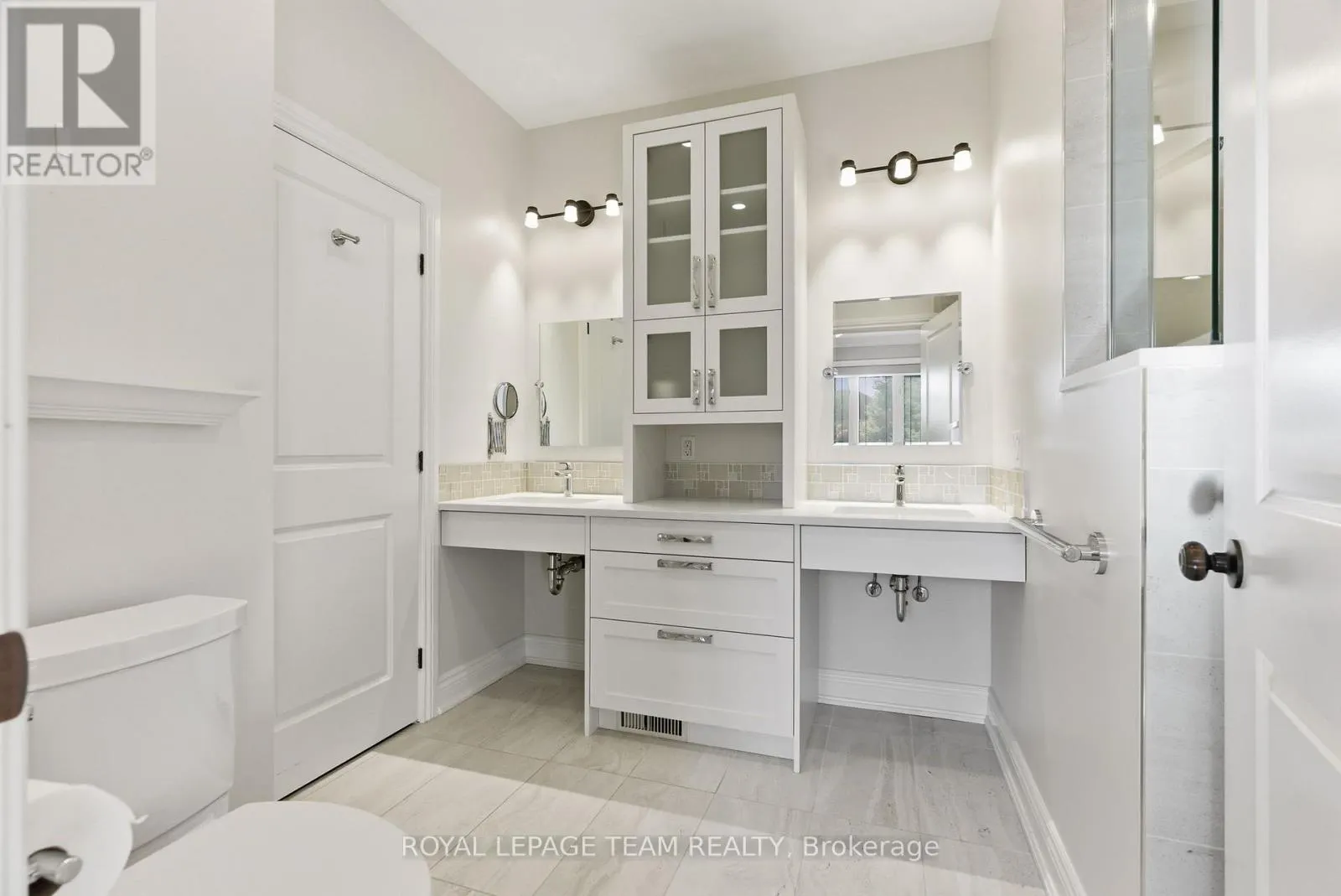 6903 LAKE FOREST WALK