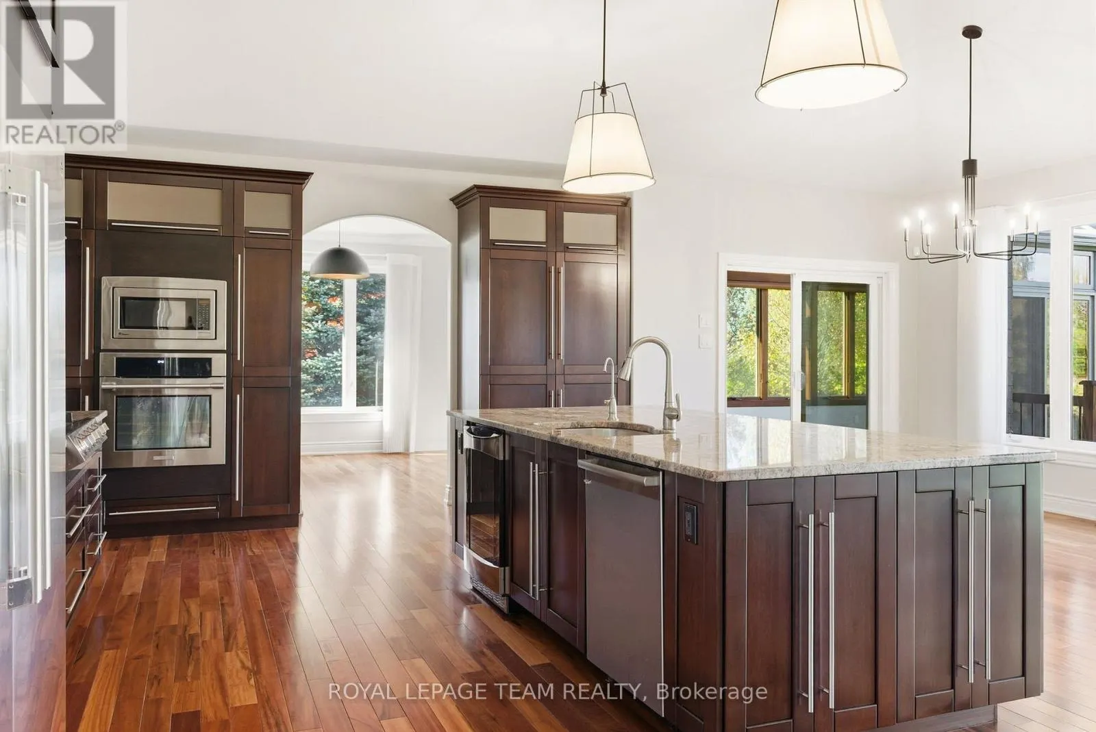 6903 LAKE FOREST WALK