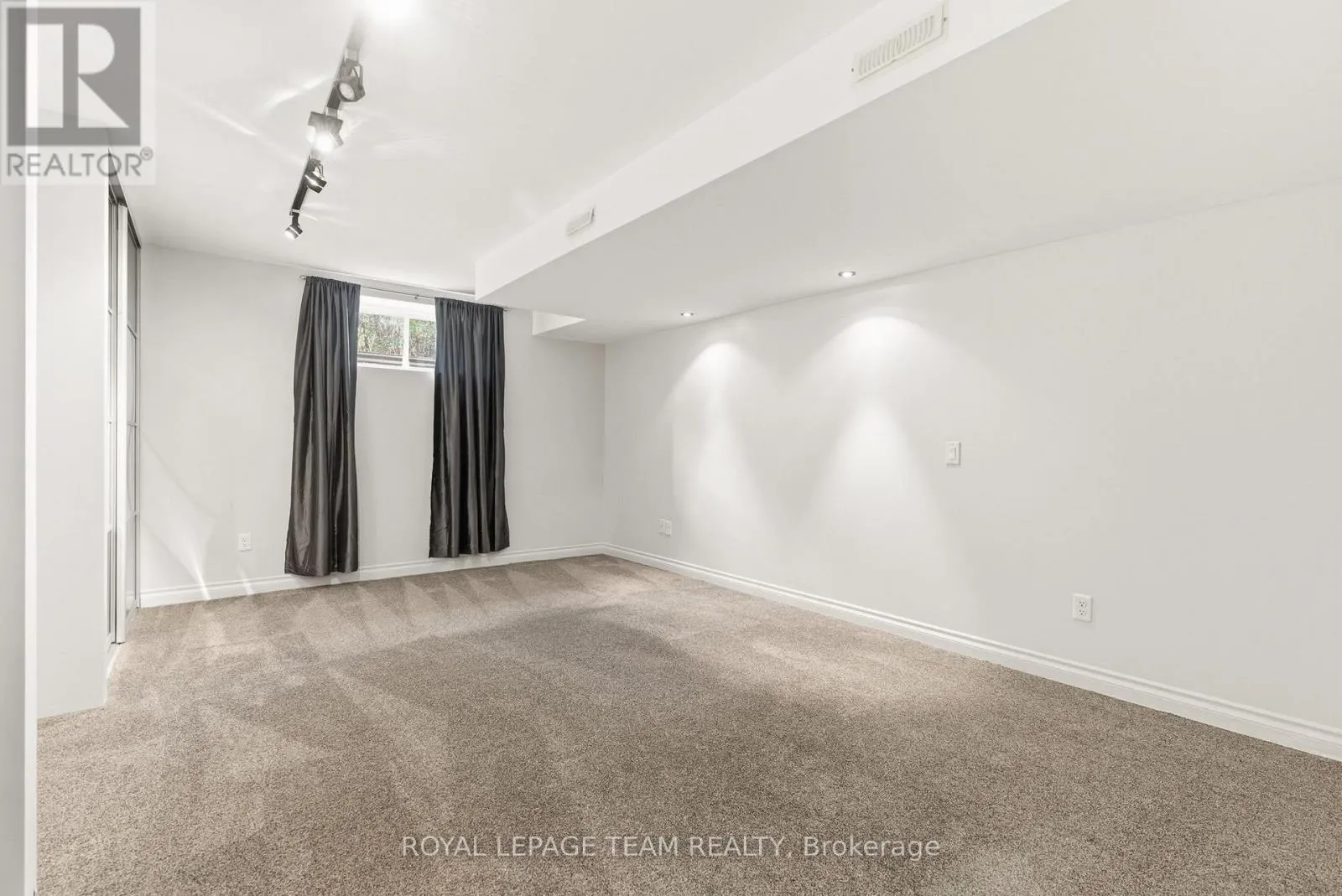 6903 LAKE FOREST WALK