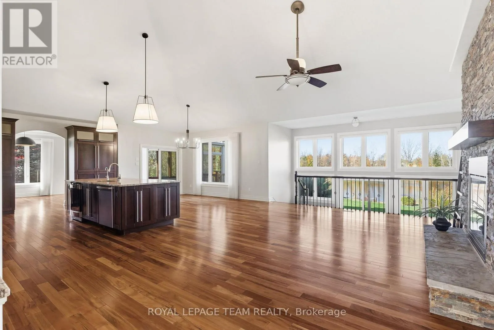 6903 LAKE FOREST WALK