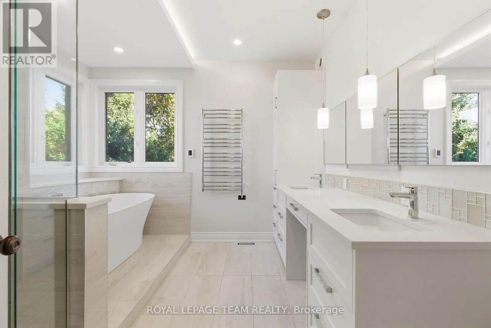 6903 LAKE FOREST WALK