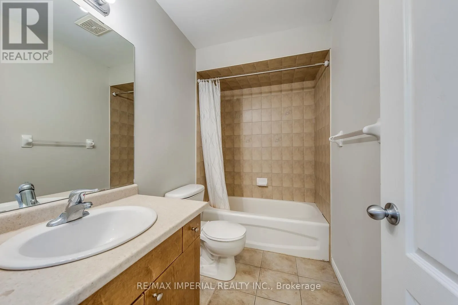 25 - 7 SOUTHSIDE PLACE