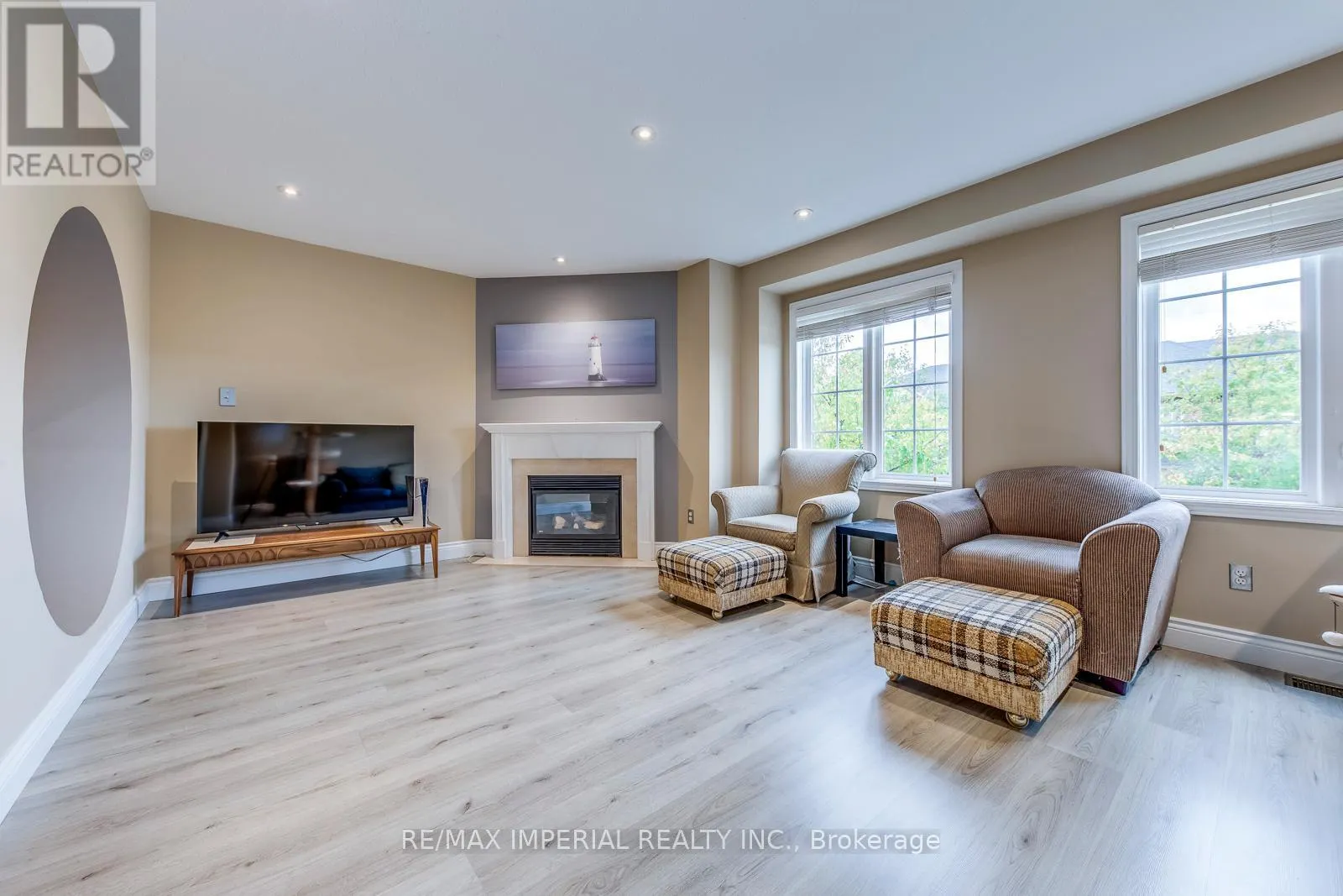 25 - 7 SOUTHSIDE PLACE