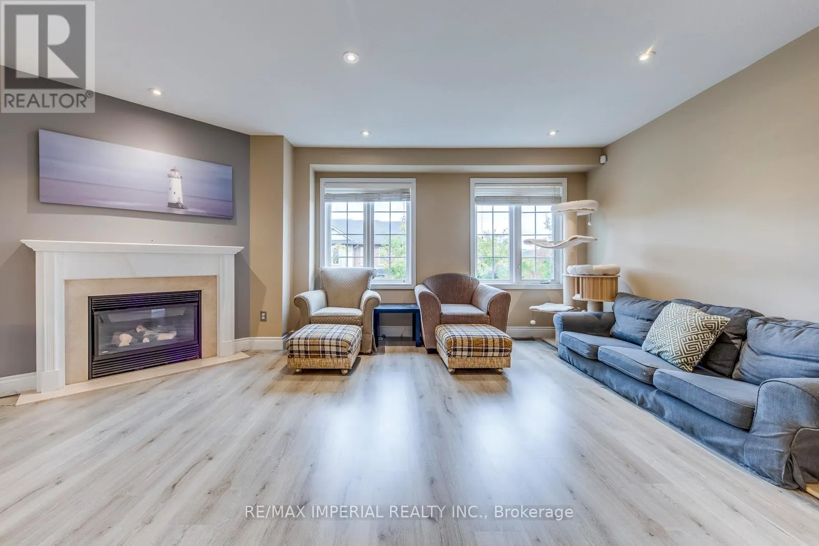 25 - 7 SOUTHSIDE PLACE