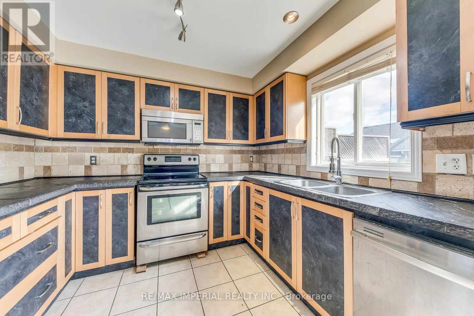25 - 7 SOUTHSIDE PLACE