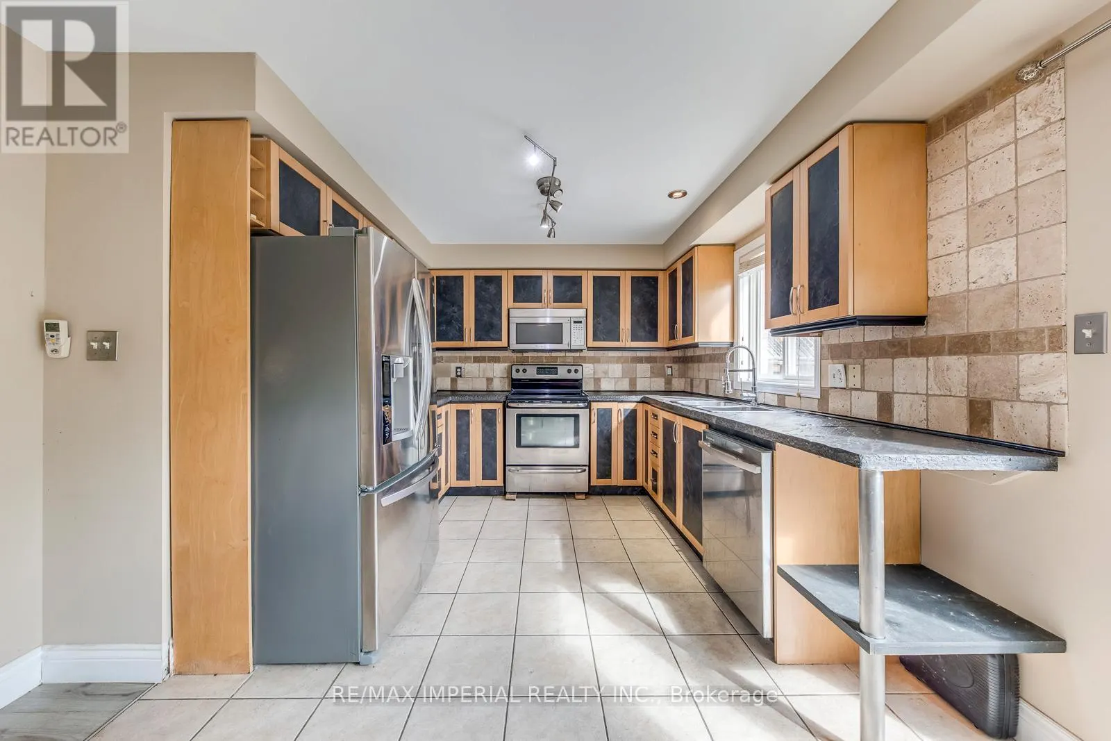25 - 7 SOUTHSIDE PLACE