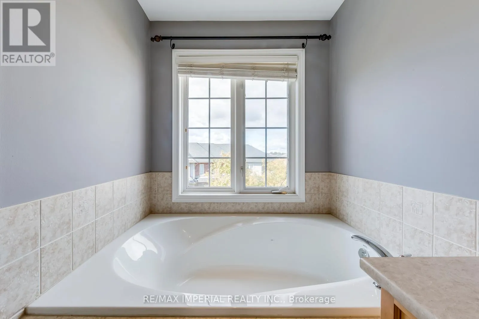 25 - 7 SOUTHSIDE PLACE