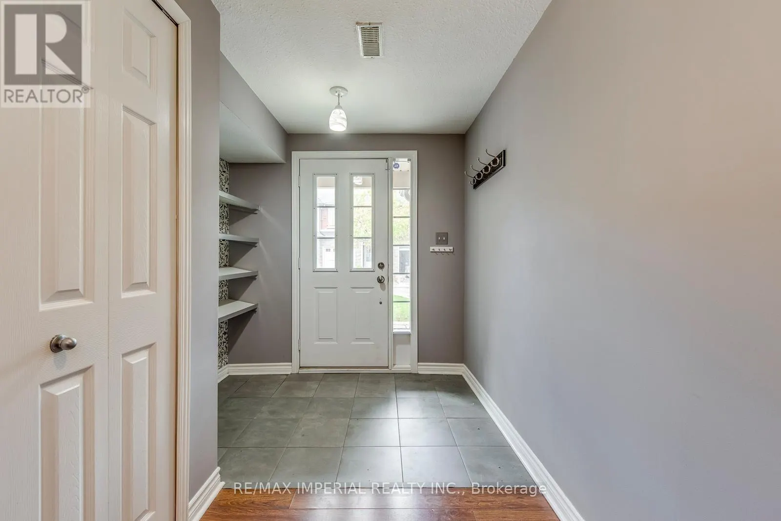 25 - 7 SOUTHSIDE PLACE