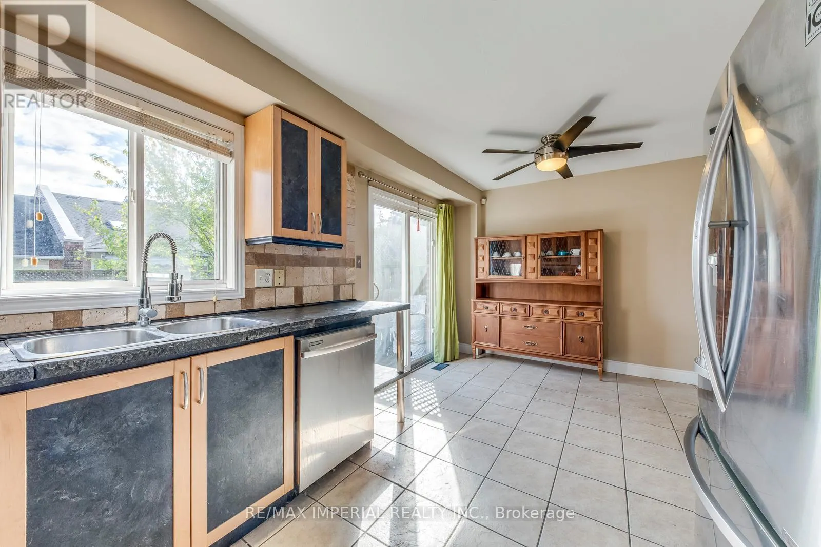 25 - 7 SOUTHSIDE PLACE