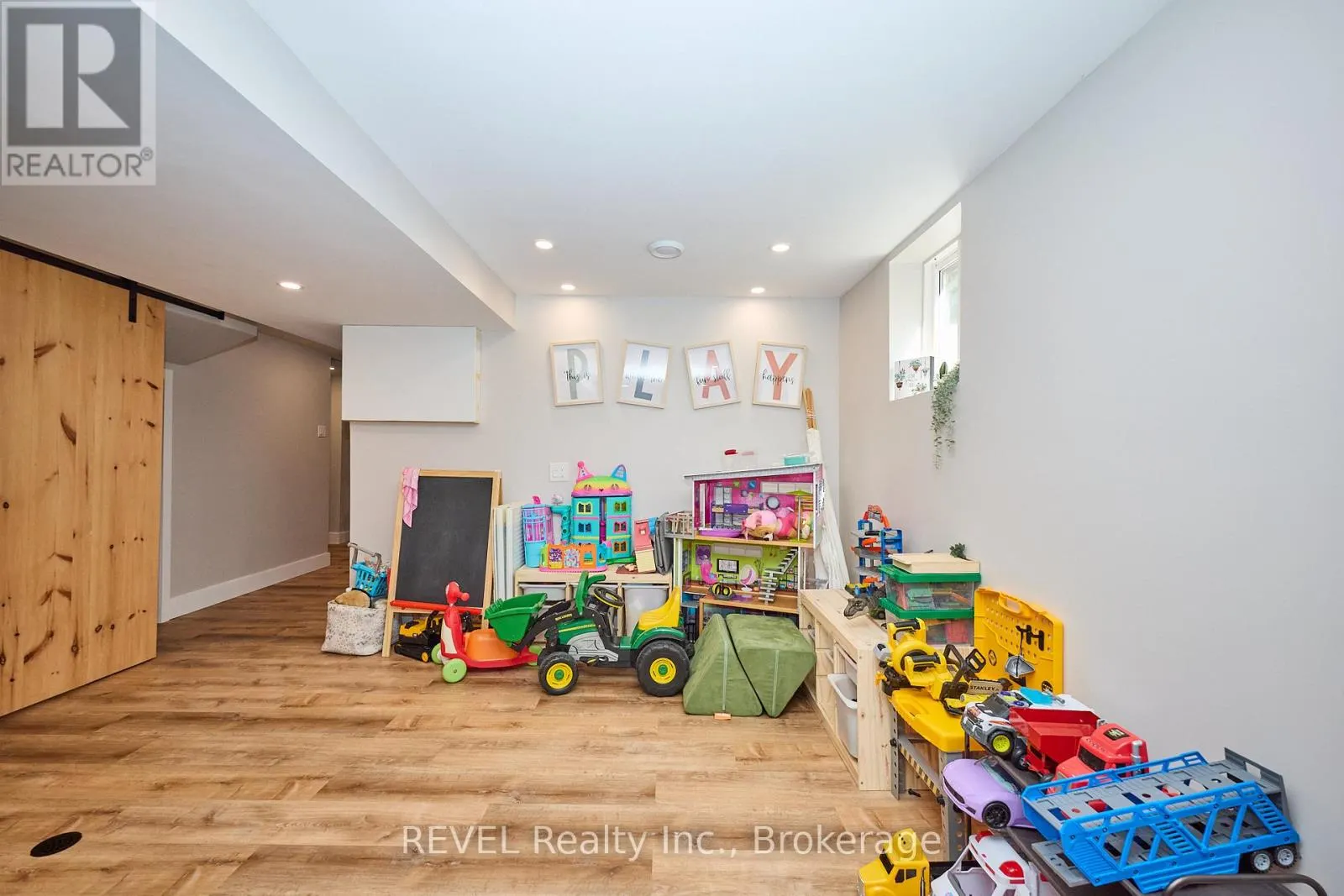 35 ROMY CRESCENT
